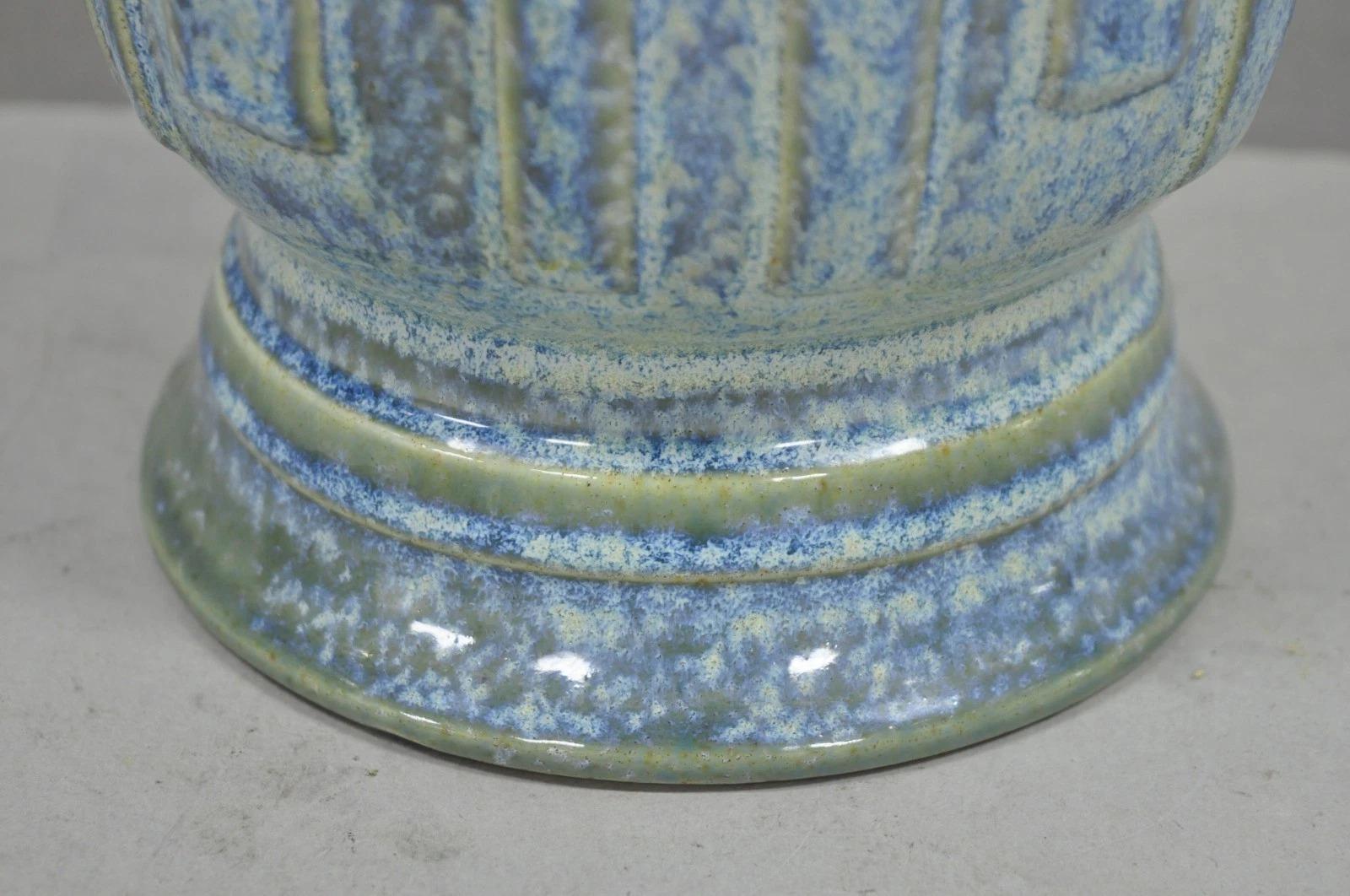 Lámpara de sobremesa vintage de cerámica esmaltada azul y verde de mediados del siglo XX Alfarería en venta