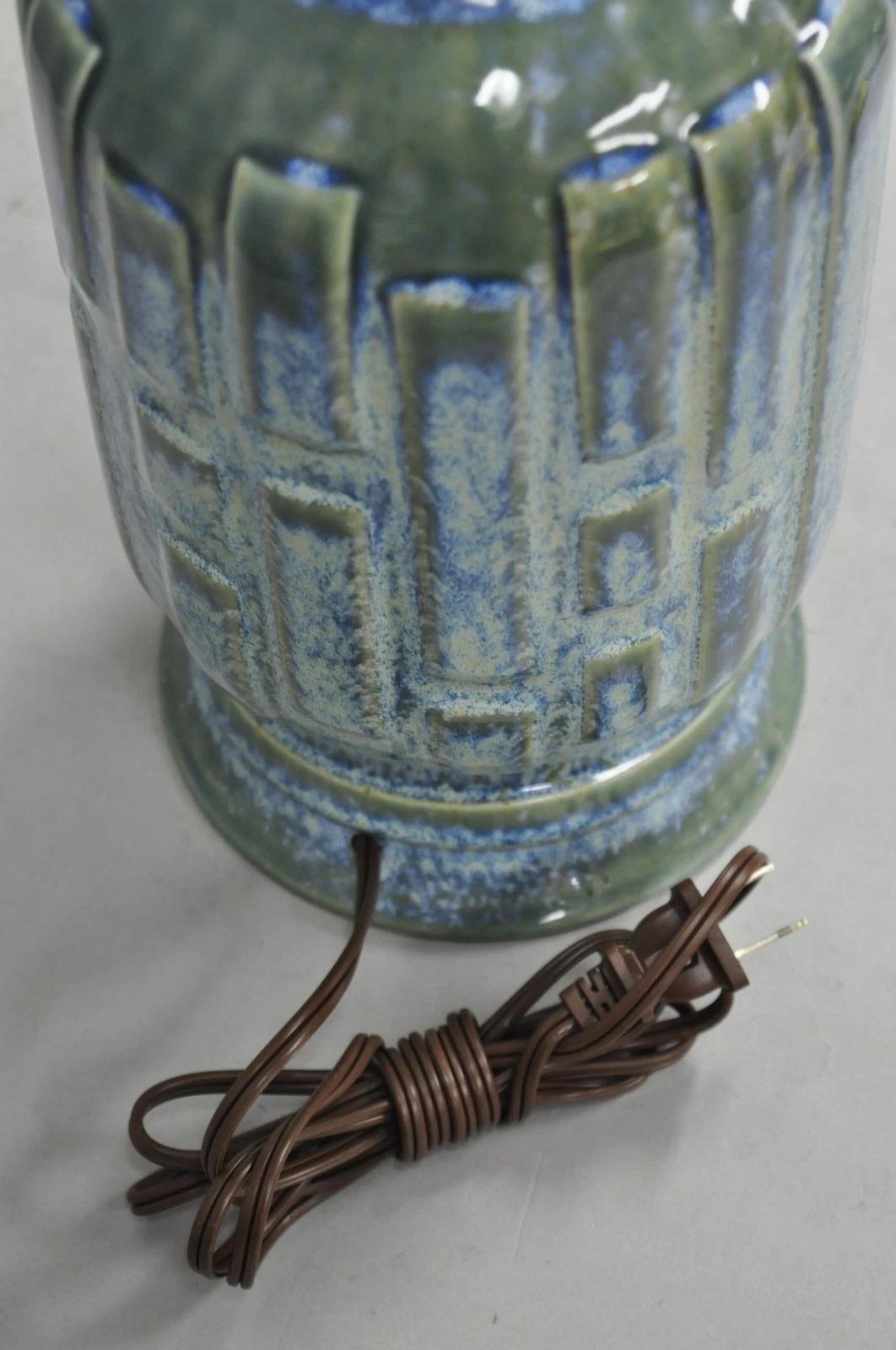 Lámpara de sobremesa vintage de cerámica esmaltada azul y verde de mediados del siglo XX en venta 2