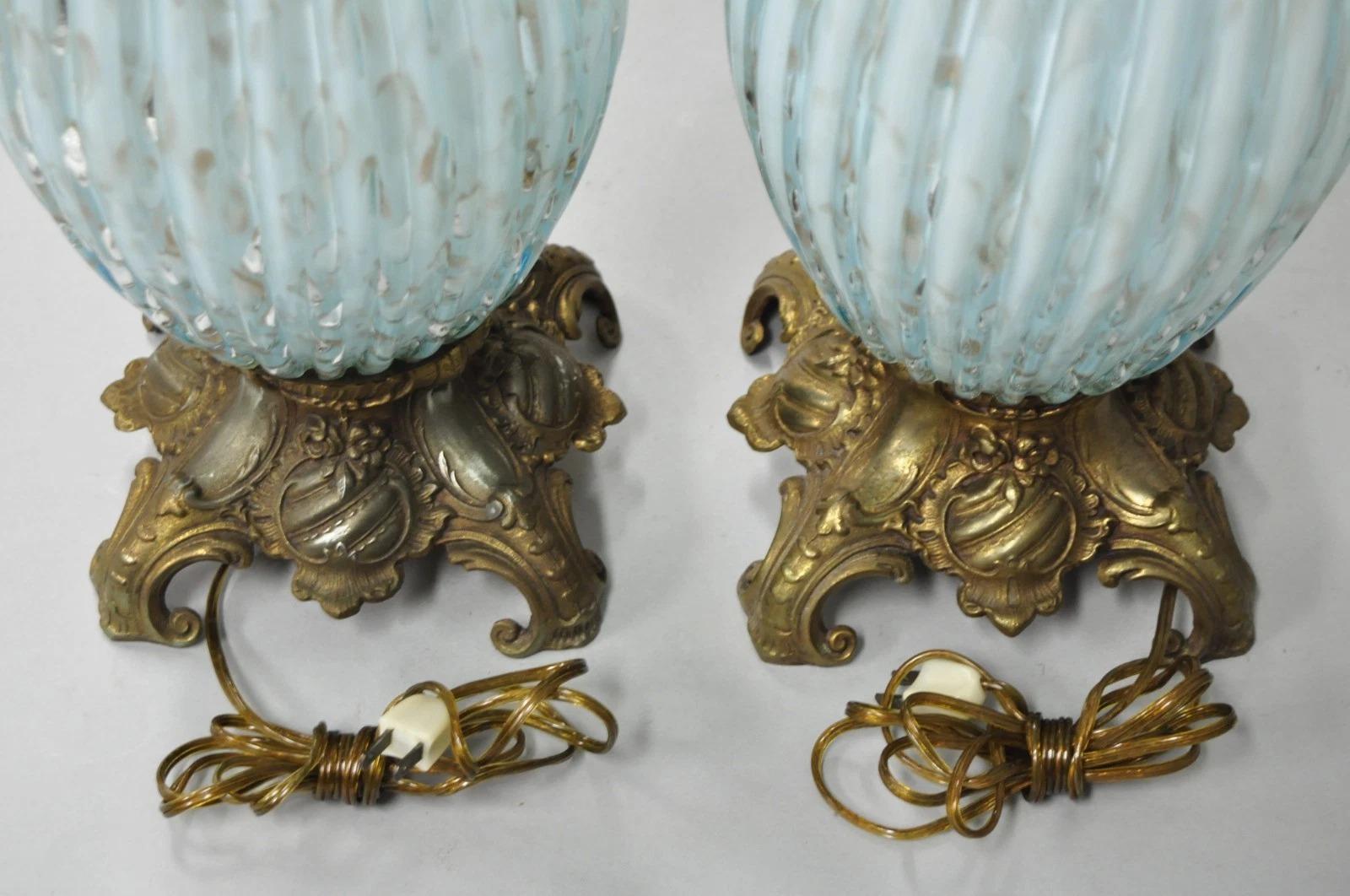 Pareja de Lámparas de Mesa Vintage Mid Century Modern Blue Italian Murano Glass Gold Bubble en venta 3