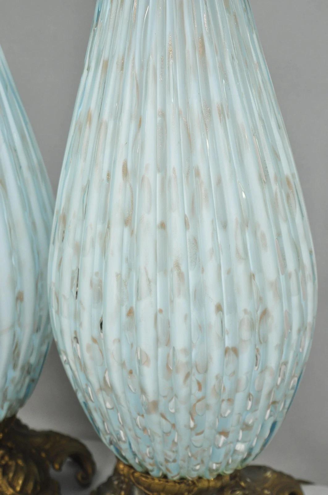 Pareja de Lámparas de Mesa Vintage Mid Century Modern Blue Italian Murano Glass Gold Bubble en Bueno estado para la venta en Philadelphia, PA