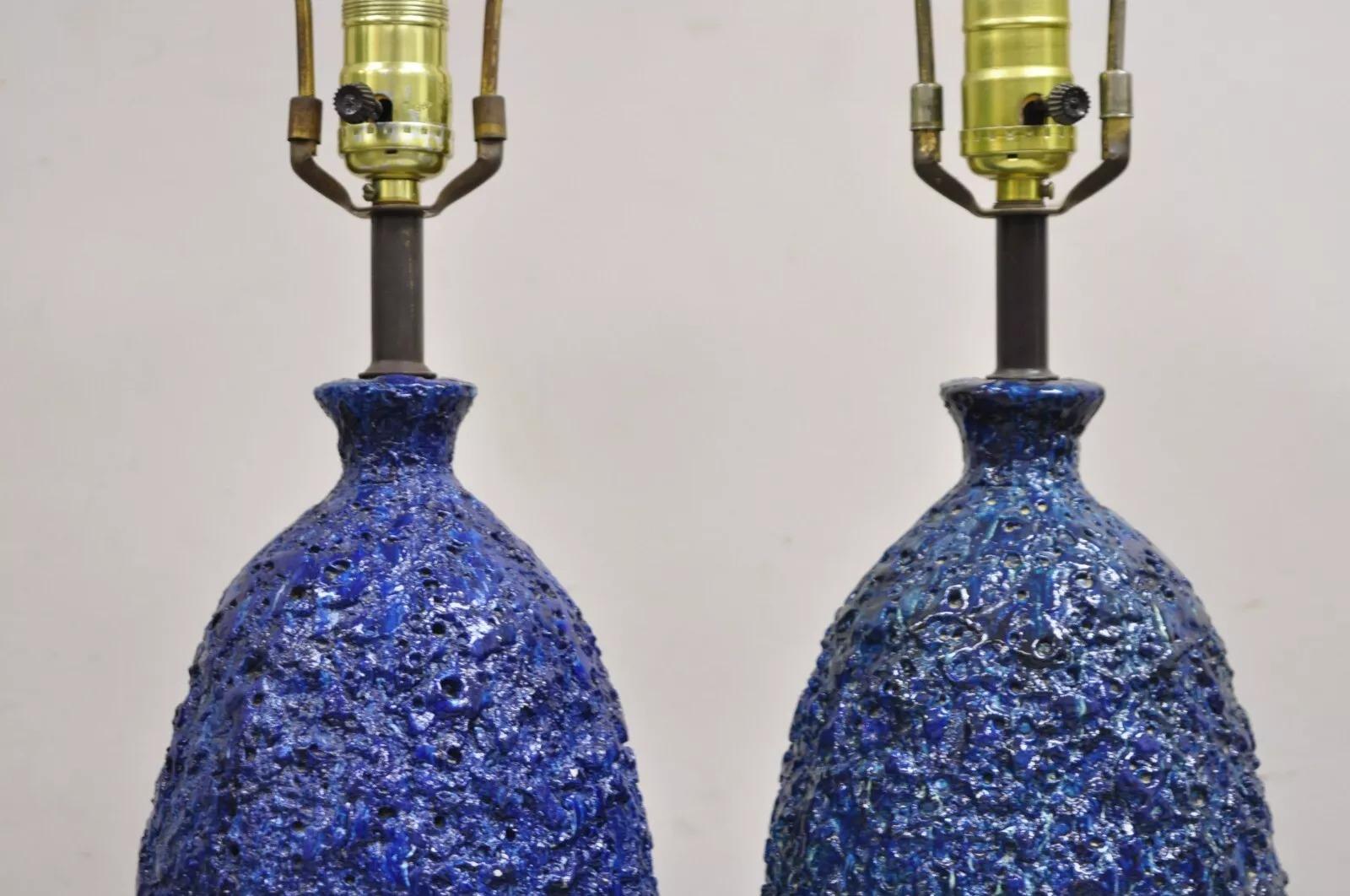 Paire de lampes de bureau vintage en céramique bleue émaillée de lave, mi-siècle moderne 3