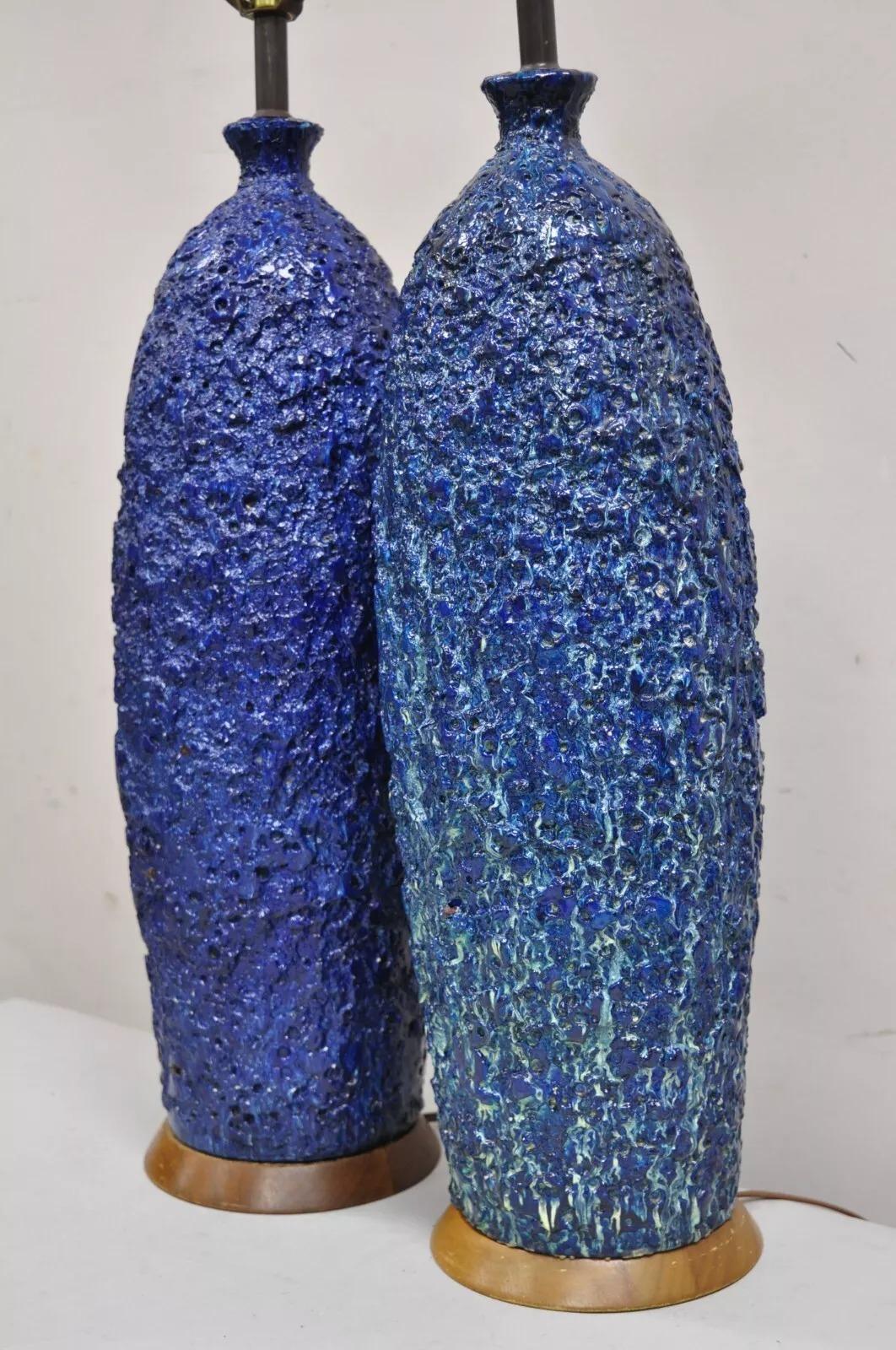 Céramique Paire de lampes de bureau vintage en céramique bleue émaillée de lave, mi-siècle moderne