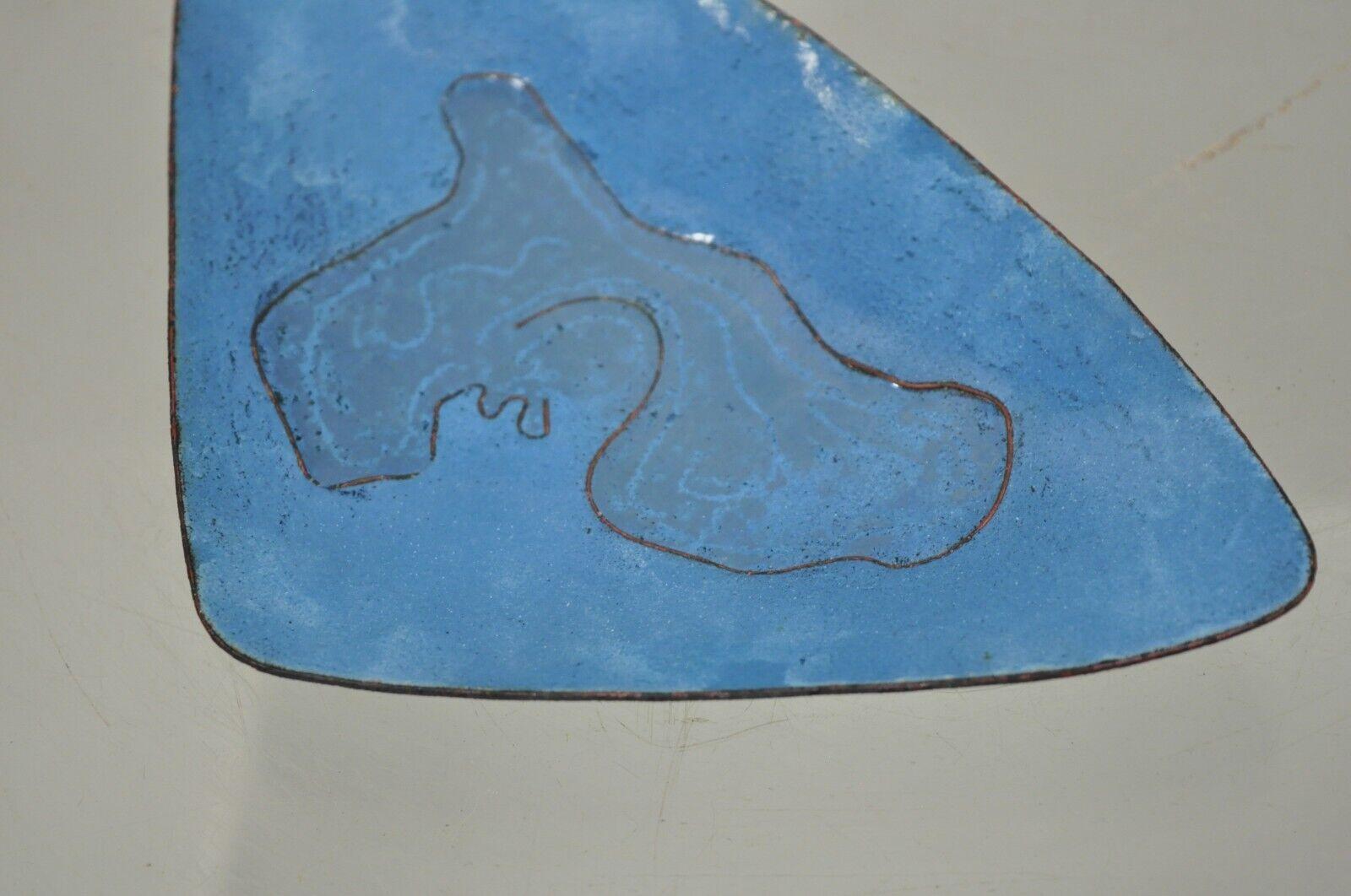 Dreieckige Mid-Century Modern-Trinkschale aus blauem Porzellan, Emaille und Kupfer, 20,3 cm (8