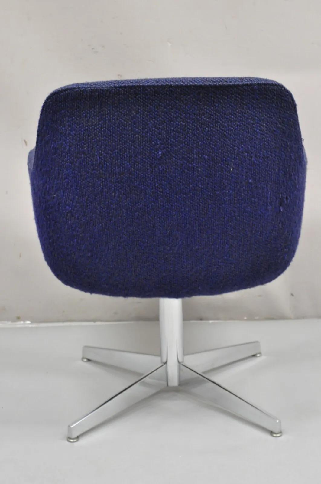 Vintage Mid Century Modern Blue Upholstered Chrome Swivel Base Club Arm Chair For Sale 2