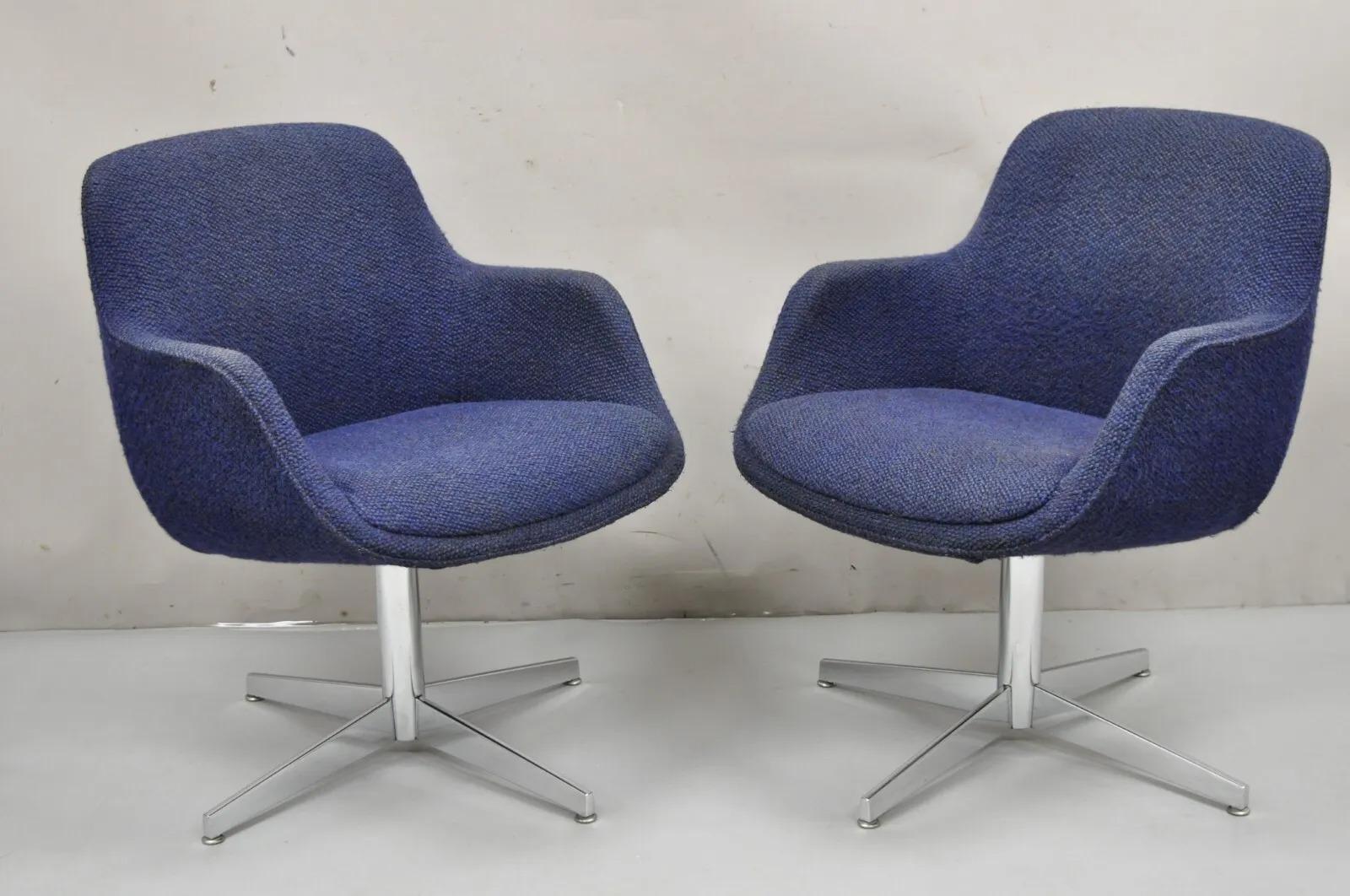 Vintage Mid Century Modern Blue Upholstered Chrome Swivel Base Club Chair - Pair en vente 6
