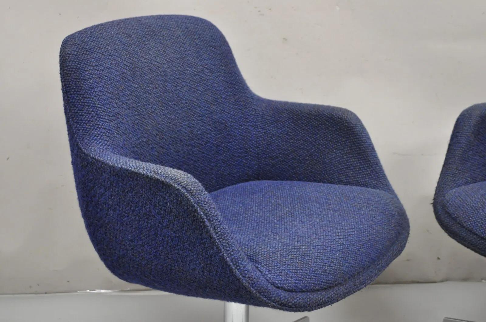 Mid-Century Modern Vintage Mid Century Modern Blue Upholstered Chrome Swivel Base Club Chair - Pair en vente