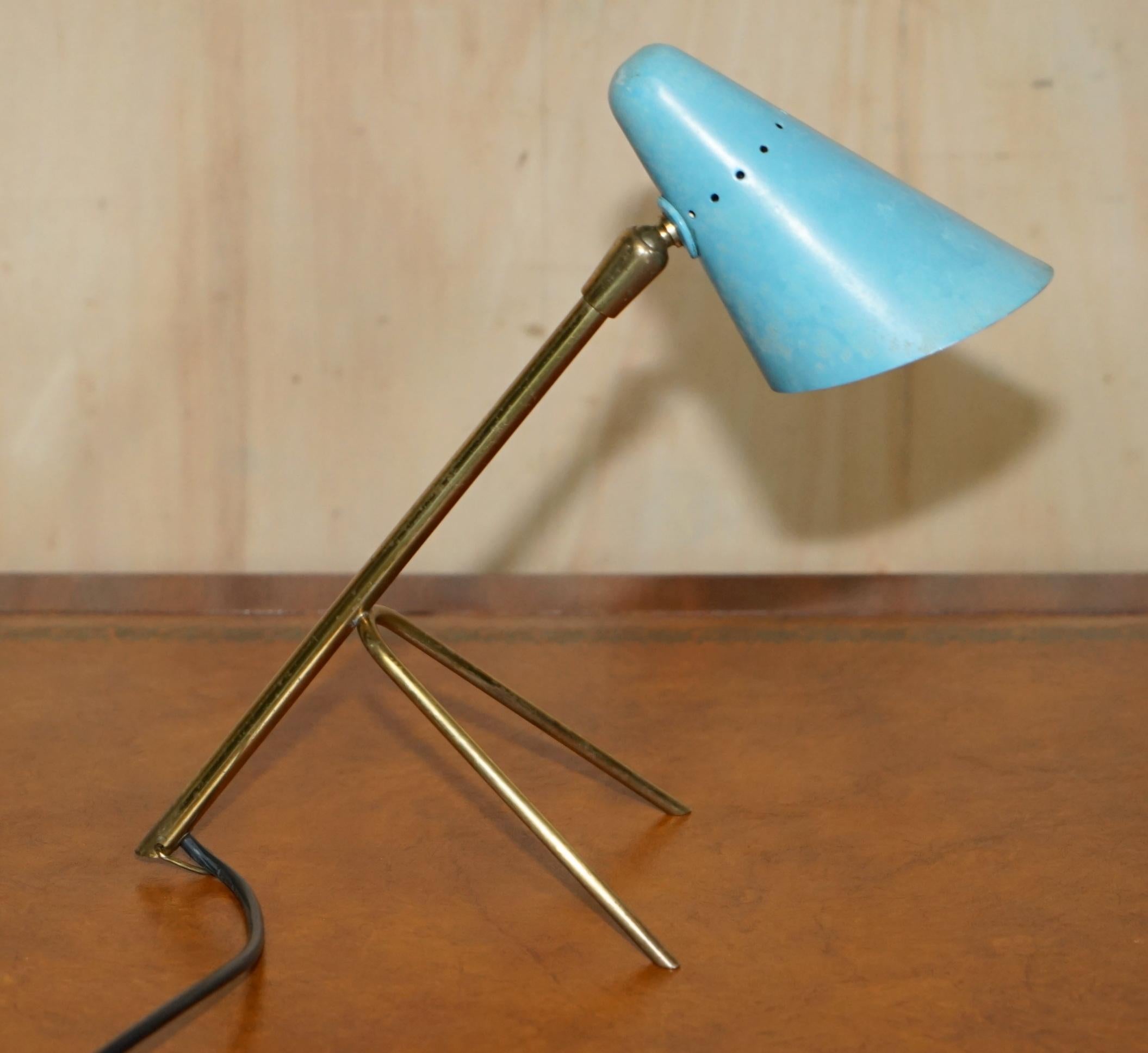 VINTAGE MID CENTURY MODERN BORIS LACROIX TABLE LAMP WiTH BLUE ORIGINAL SHADE For Sale 4