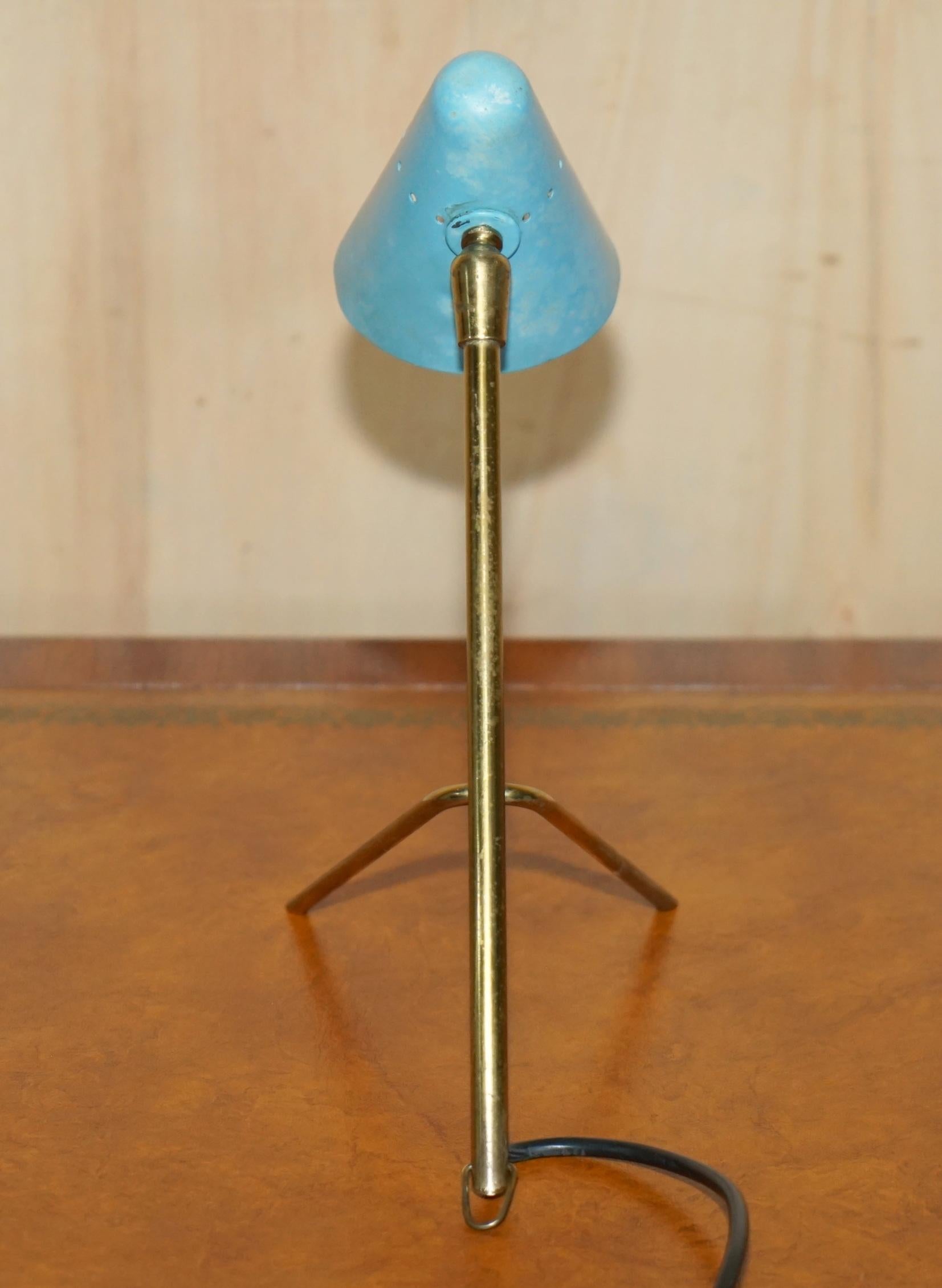 VINTAGE MID CENTURY MODERN BORIS LACROIX TABLE LAMP WiTH BLUE ORIGINAL SHADE For Sale 5