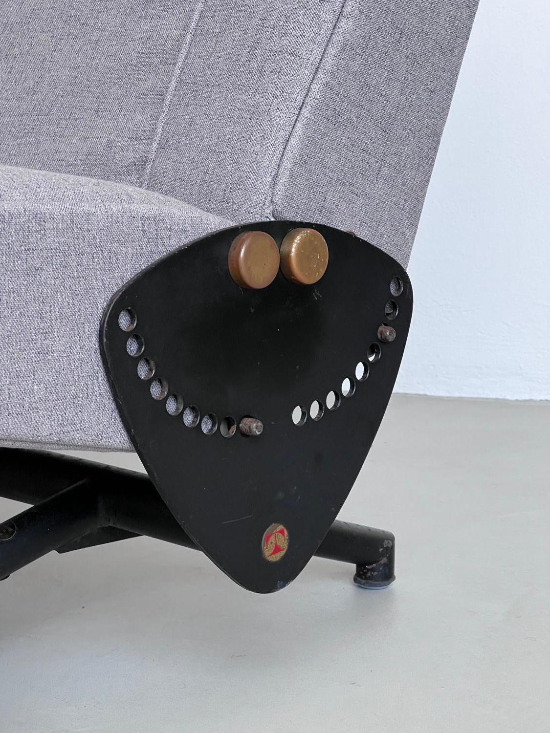 Modernes Borsani D70 Liegesofa aus der Mitte des Jahrhunderts, grauer Stoff, Sammlerstück im Angebot 4