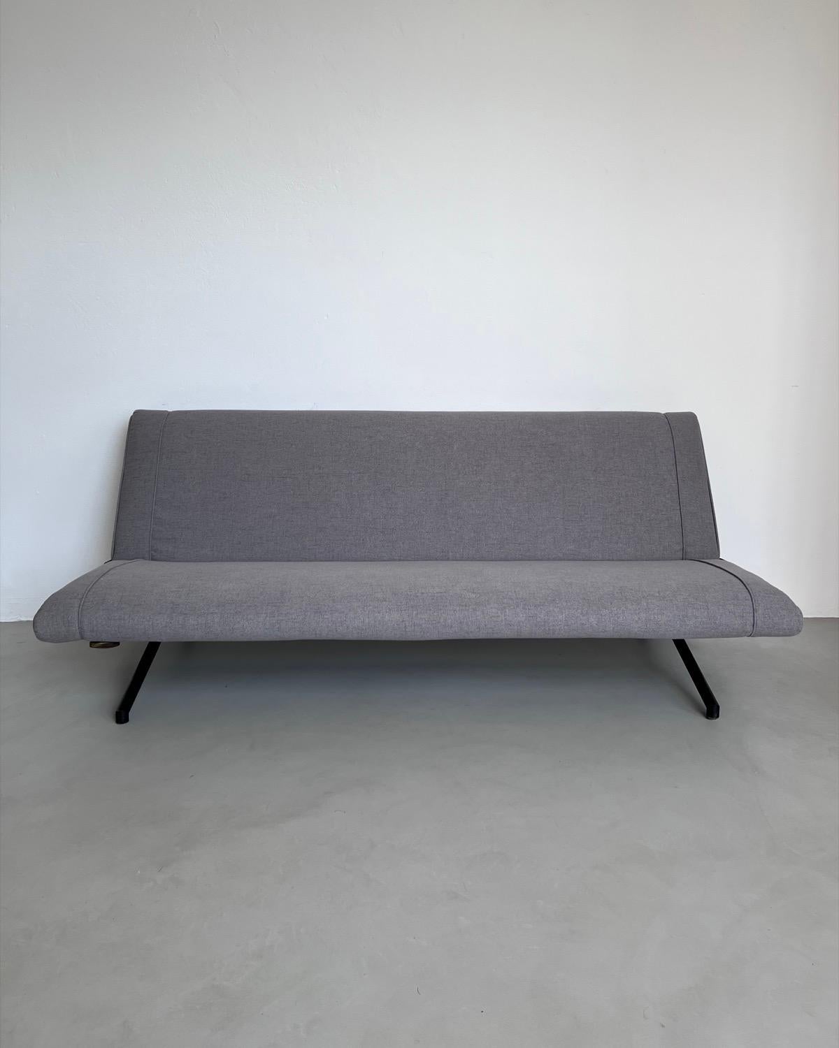 Modernes Borsani D70 Liegesofa aus der Mitte des Jahrhunderts, grauer Stoff, Sammlerstück im Angebot 7
