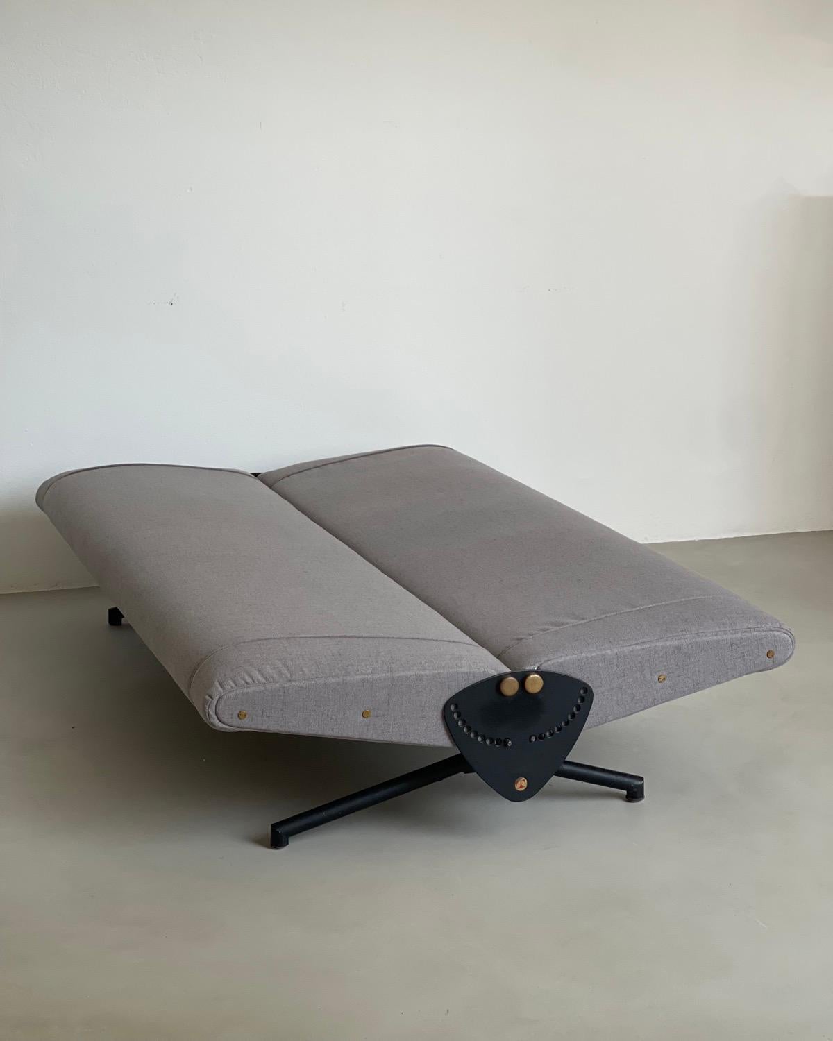 Modernes Borsani D70 Liegesofa aus der Mitte des Jahrhunderts, grauer Stoff, Sammlerstück im Zustand „Gut“ im Angebot in Milano, IT