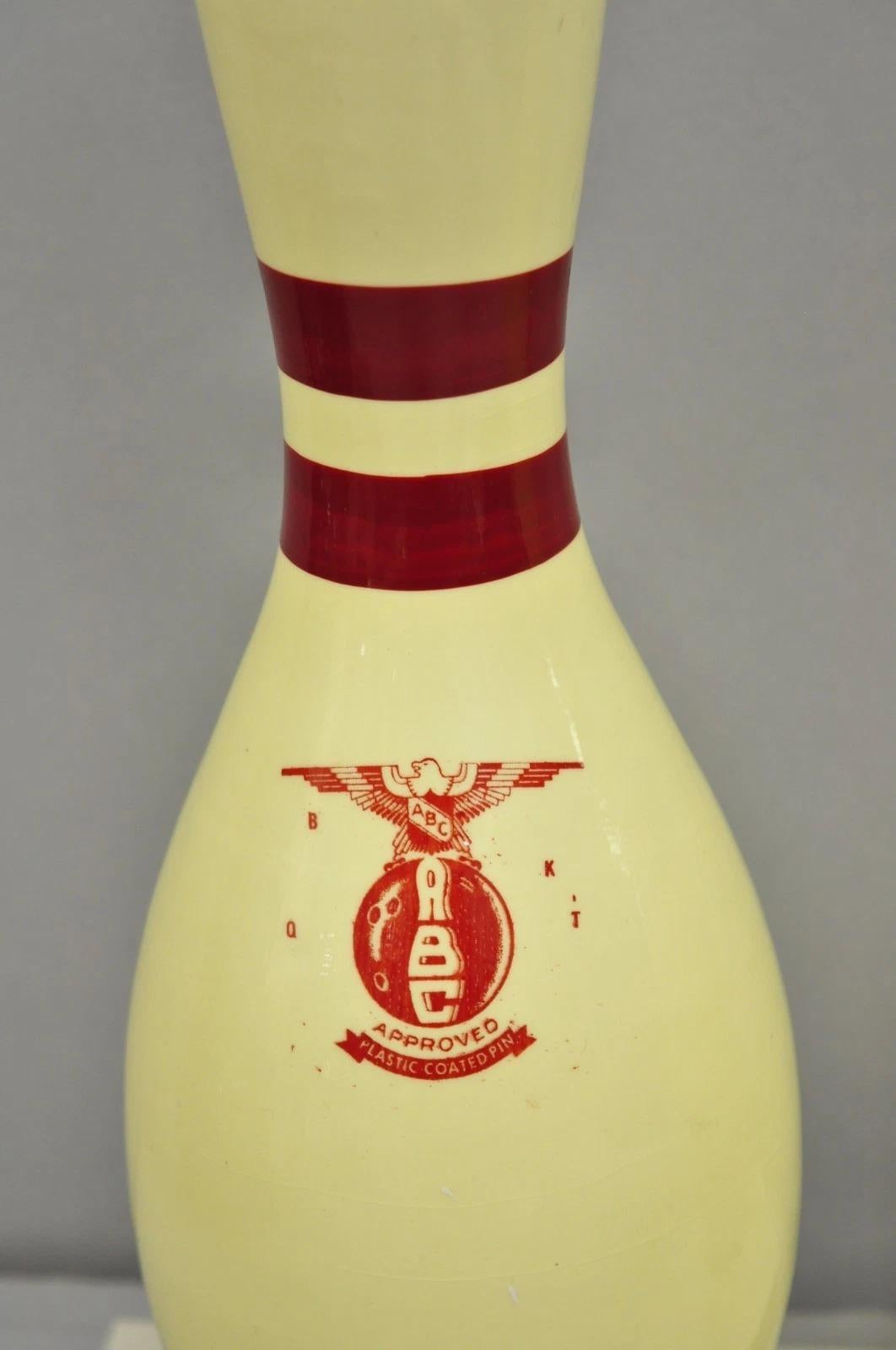 Vintage Mid Century Modern Bowling Pin Man Cave Game Room Table Lamps - a Pair For Sale 4