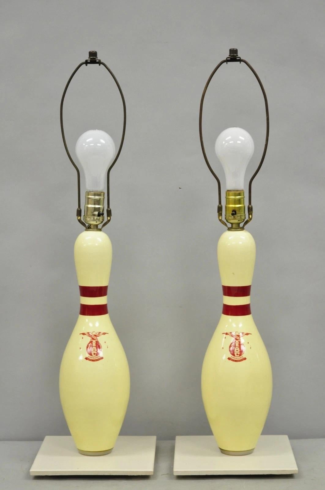 Vintage Mid Century Modern Bowling Pin Man Cave Game Room Table Lamps - a Pair For Sale 5