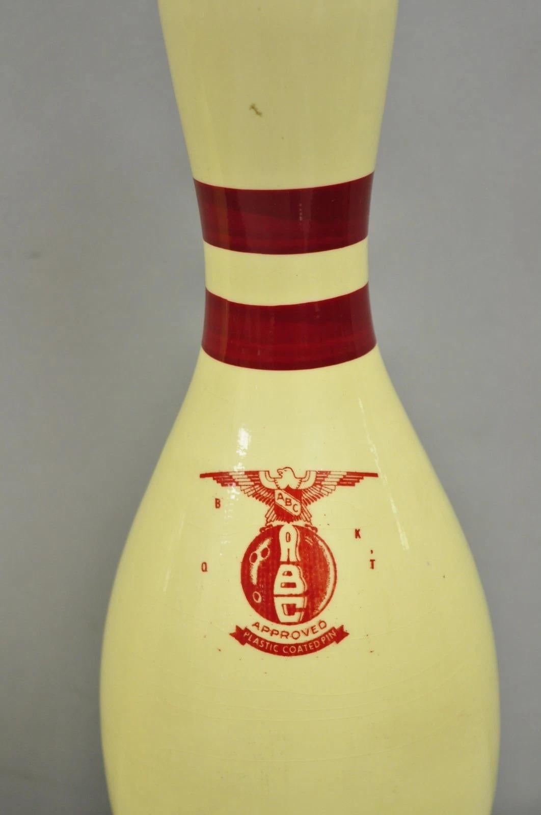 Vintage Mid Century Modern Bowling Pin Man Cave Game Room Table Lamps - a Pair In Good Condition For Sale In Philadelphia, PA