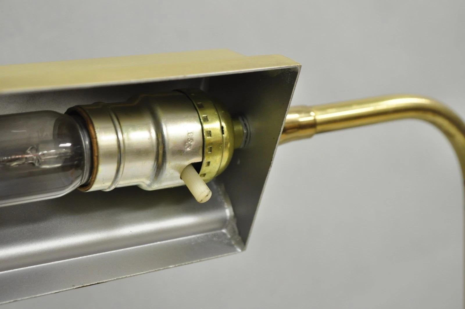 Vintage Mid Century Modern Brass Adjustable Task Pharmacy Reading Floor Lamp (lampada da terra per farmacia) in vendita 6