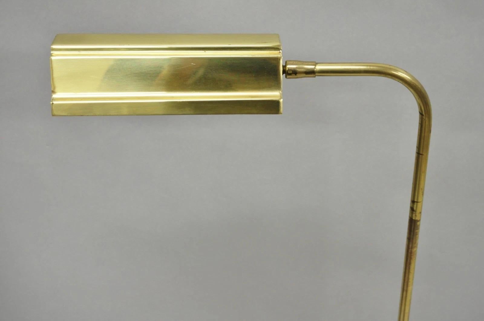 Mid-Century moderno Vintage Mid Century Modern Brass Adjustable Task Pharmacy Reading Floor Lamp (lampada da terra per farmacia) in vendita