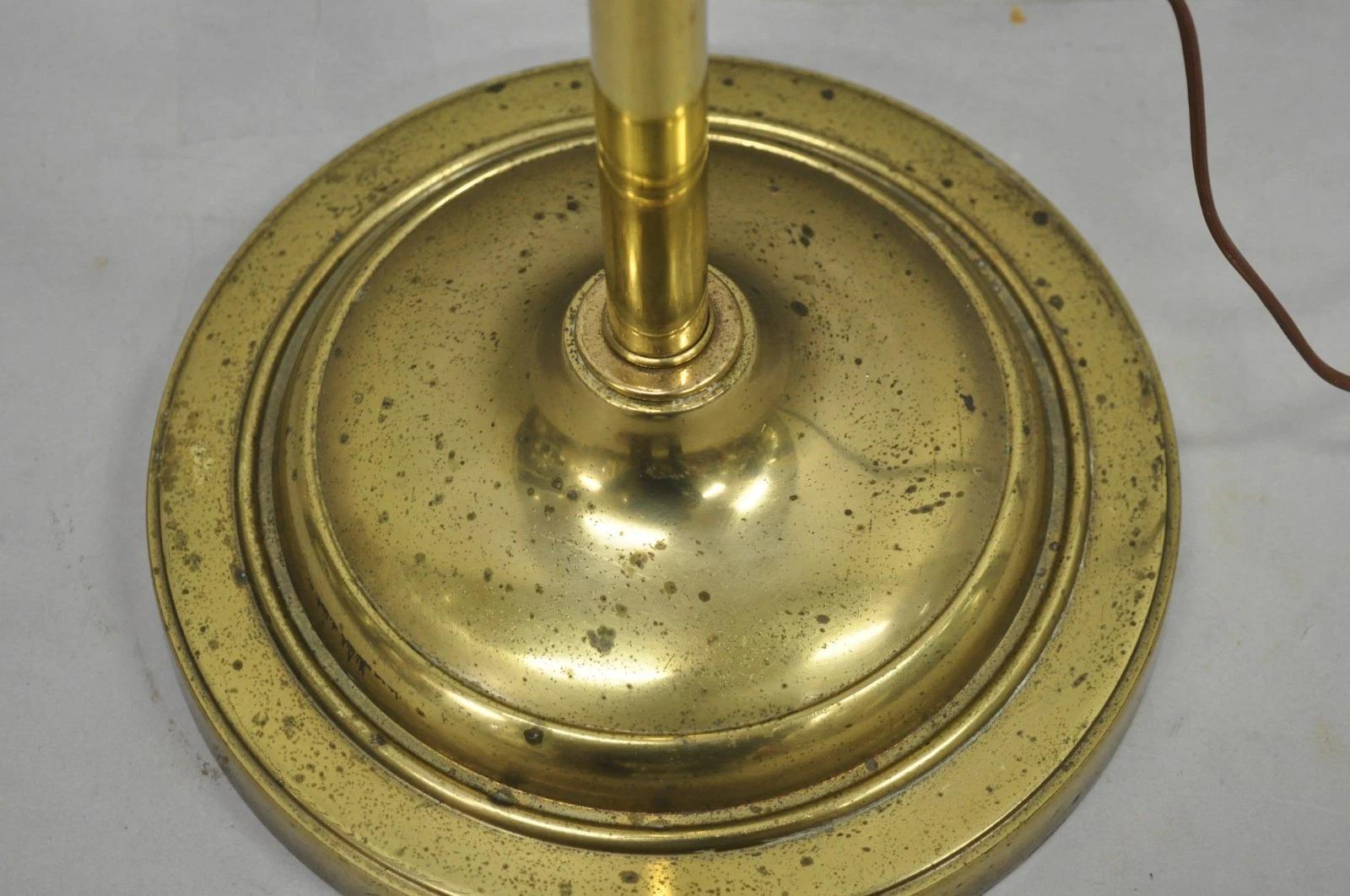 Ottone Vintage Mid Century Modern Brass Adjustable Task Pharmacy Reading Floor Lamp (lampada da terra per farmacia) in vendita