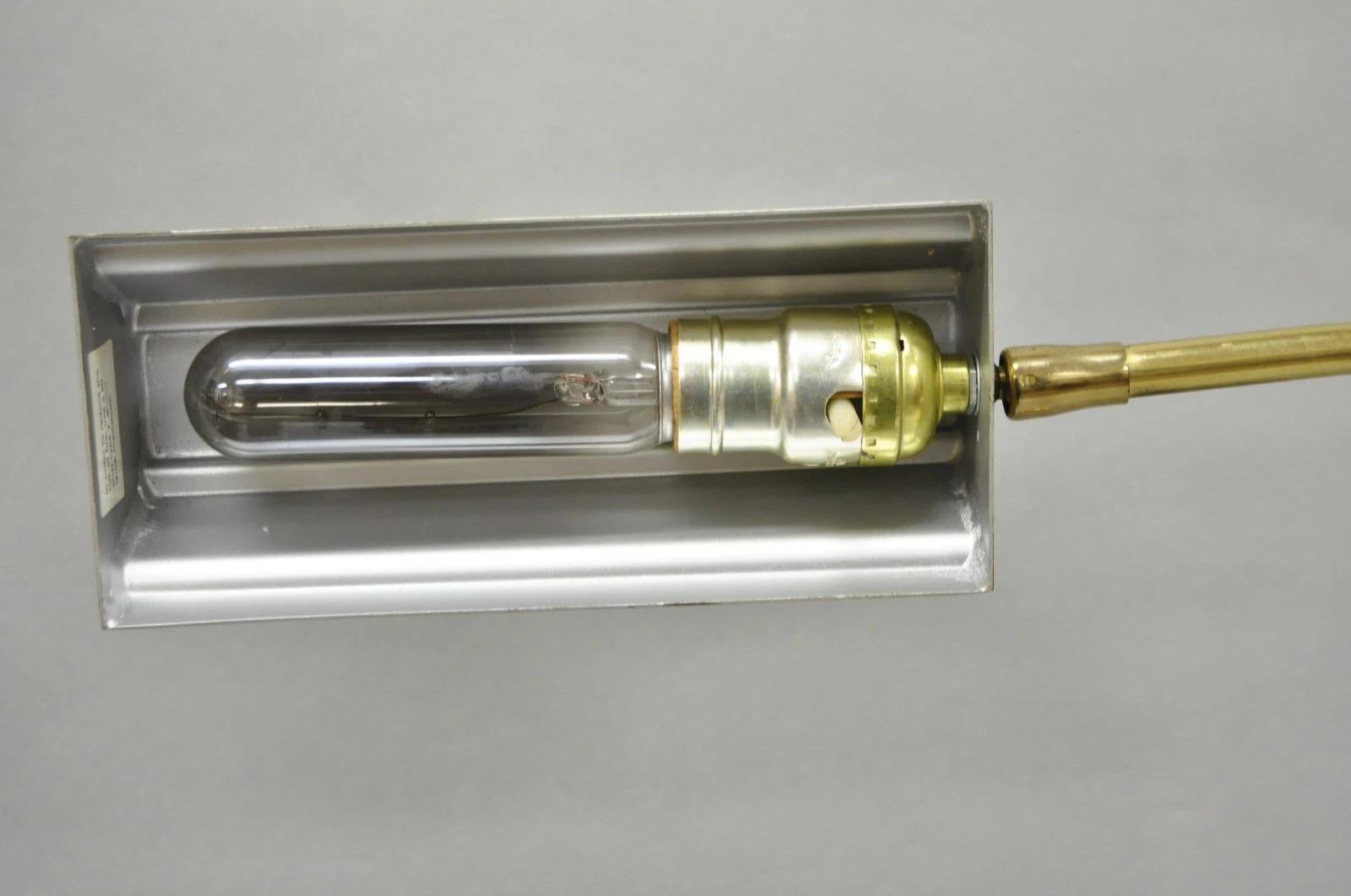 Vintage Mid Century Modern Brass Adjustable Task Pharmacy Reading Floor Lamp (lampada da terra per farmacia) in vendita 2