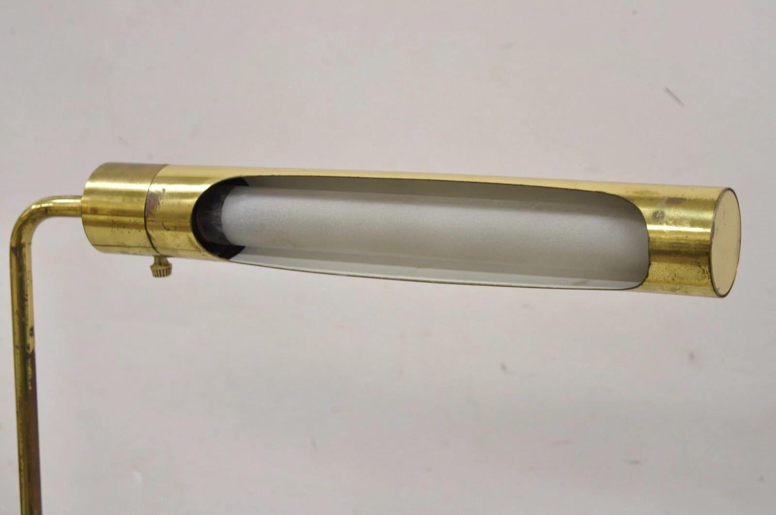 Lampadaire tubulaire ajustable en laiton de style Casella Vintage Mid Century Modern en vente 4