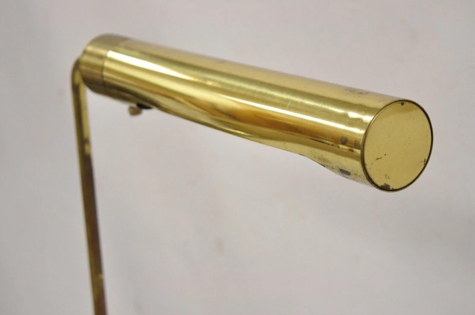 Lampadaire tubulaire ajustable en laiton de style Casella Vintage Mid Century Modern Bon état - En vente à Philadelphia, PA