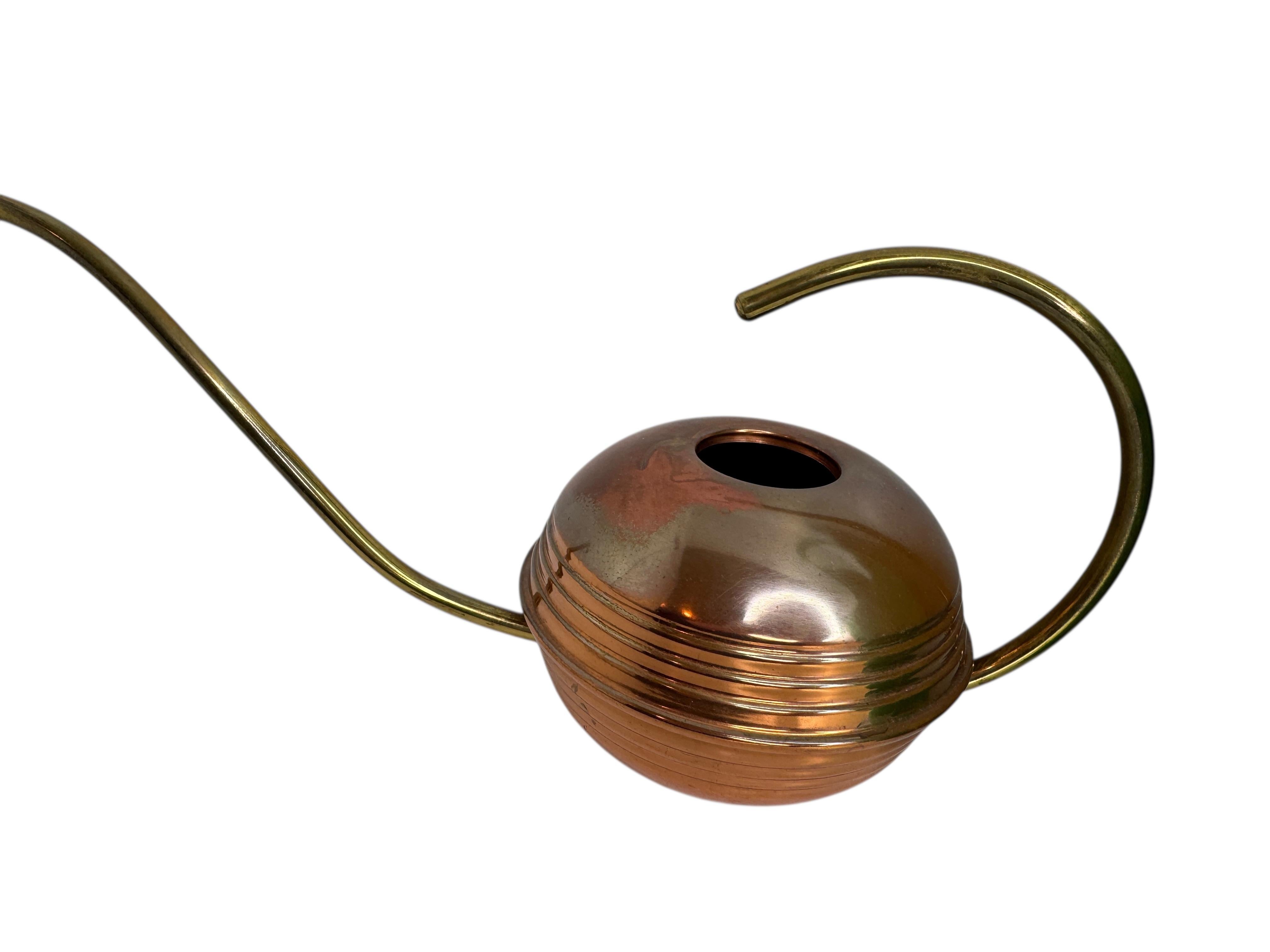 Mid-Century moderno Can d'epoca in ottone e rame della metà del secolo scorso, anni '50 in vendita
