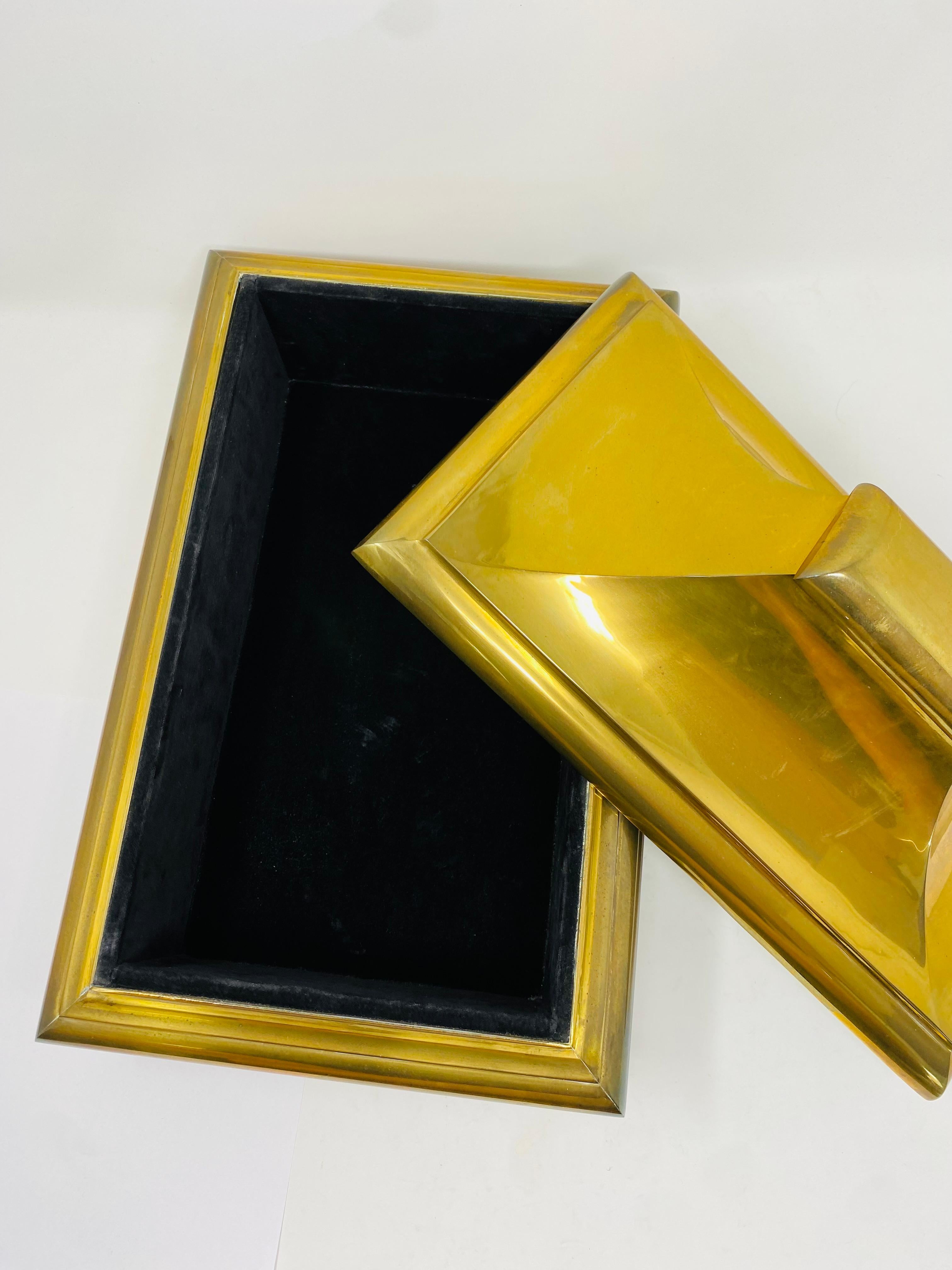 Boîte à bijoux en laiton moderne du milieu du siècle dernier de Chapman Bon état - En vente à San Diego, CA