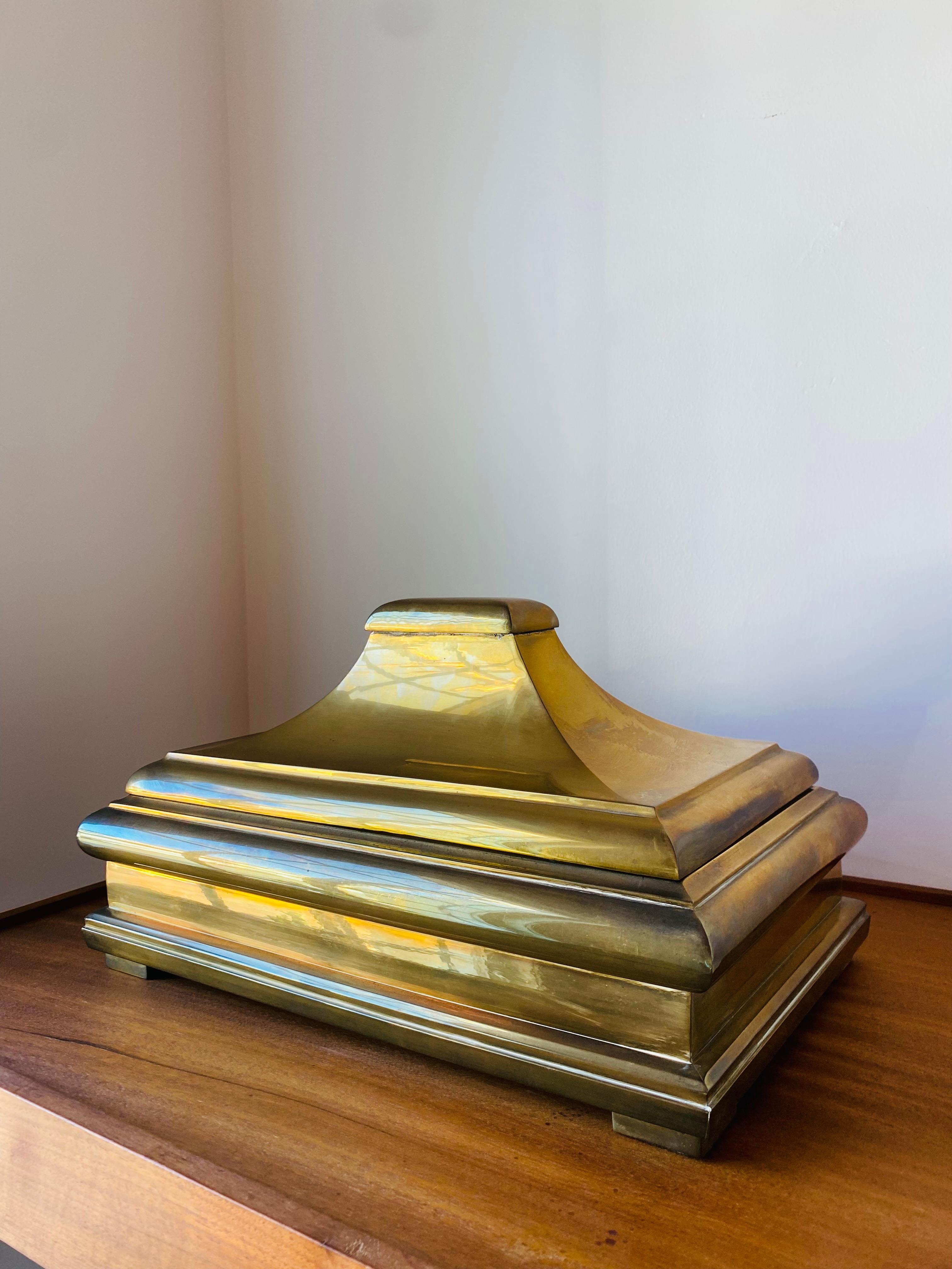 Boîte à bijoux en laiton moderne du milieu du siècle dernier de Chapman en vente 1