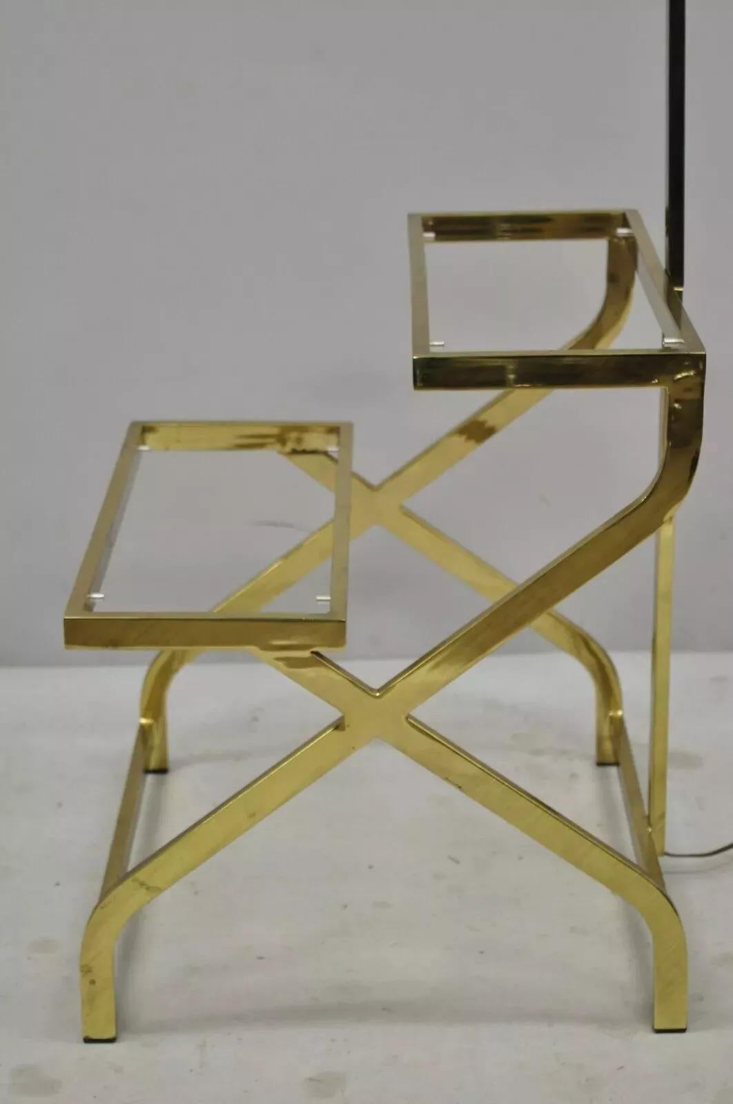 Vintage Mid Century Modern Brass Metal 2 Tier Step Up Floor Lamp End Table im Zustand „Gut“ im Angebot in Philadelphia, PA