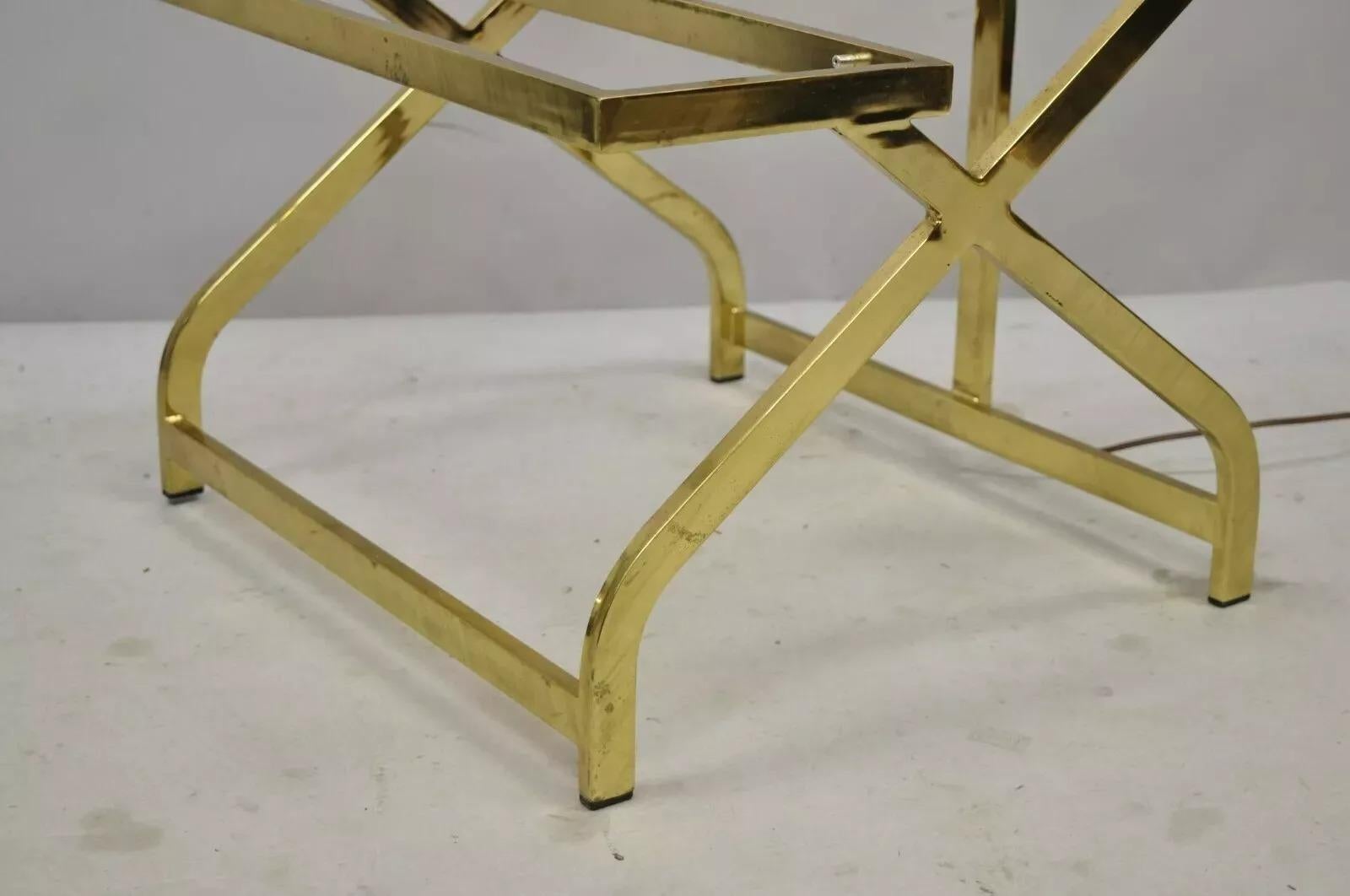 Vintage Mid Century Modern Brass Metal 2 Tier Step Up Floor Lamp End Table (20. Jahrhundert) im Angebot