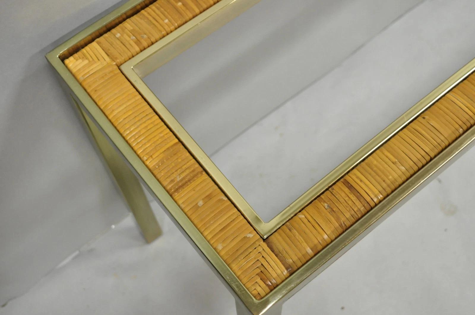 Mid-Century moderno Vintage Mid Century Modern Brass Metal e Rattan Gold Console Hall Table in vendita