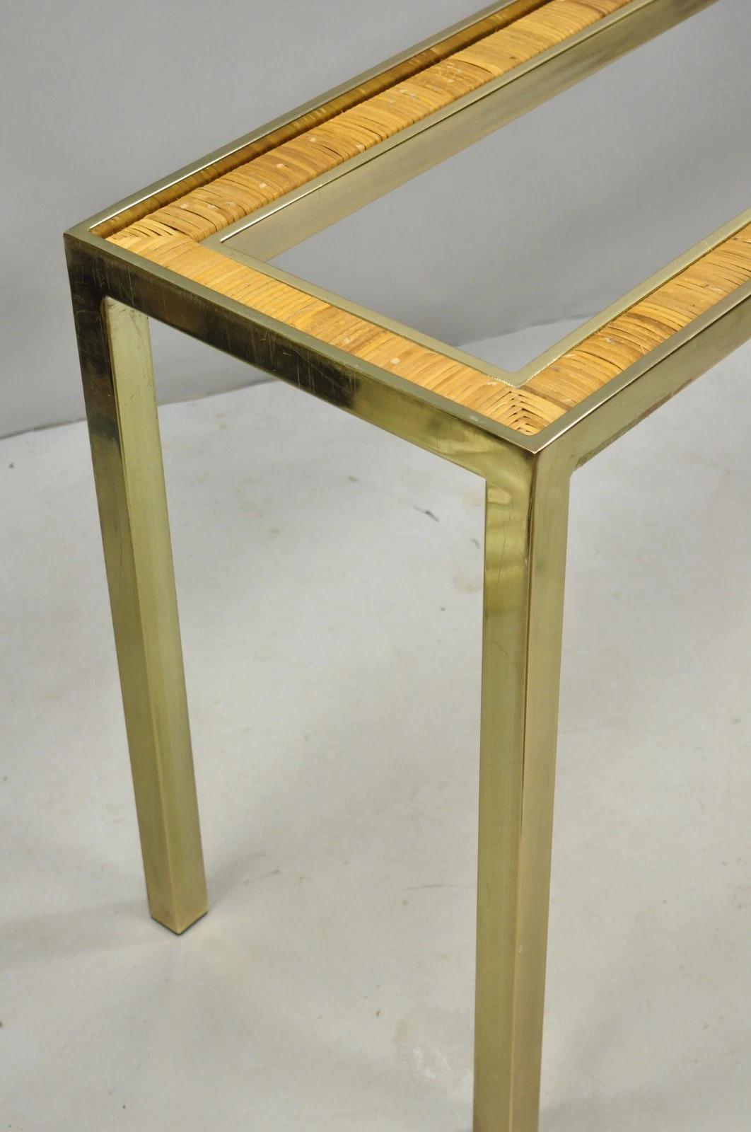 Vintage Mid Century Modern Brass Metal e Rattan Gold Console Hall Table In condizioni buone in vendita a Philadelphia, PA