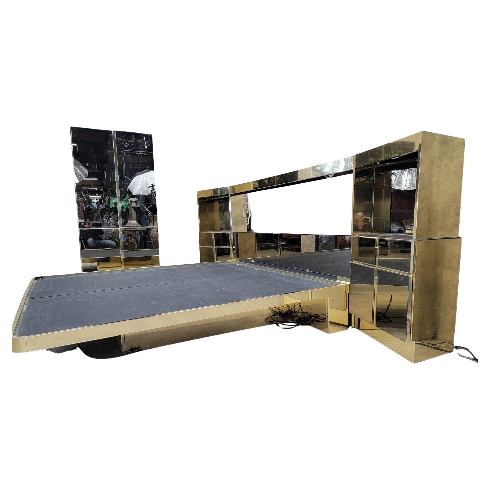 Set da camera da letto Vintage Mid Century Modern con specchio e ottone in vendita