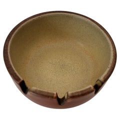 Cenicero vintage de cerámica marrón moderno de mediados de siglo de Edith Heath