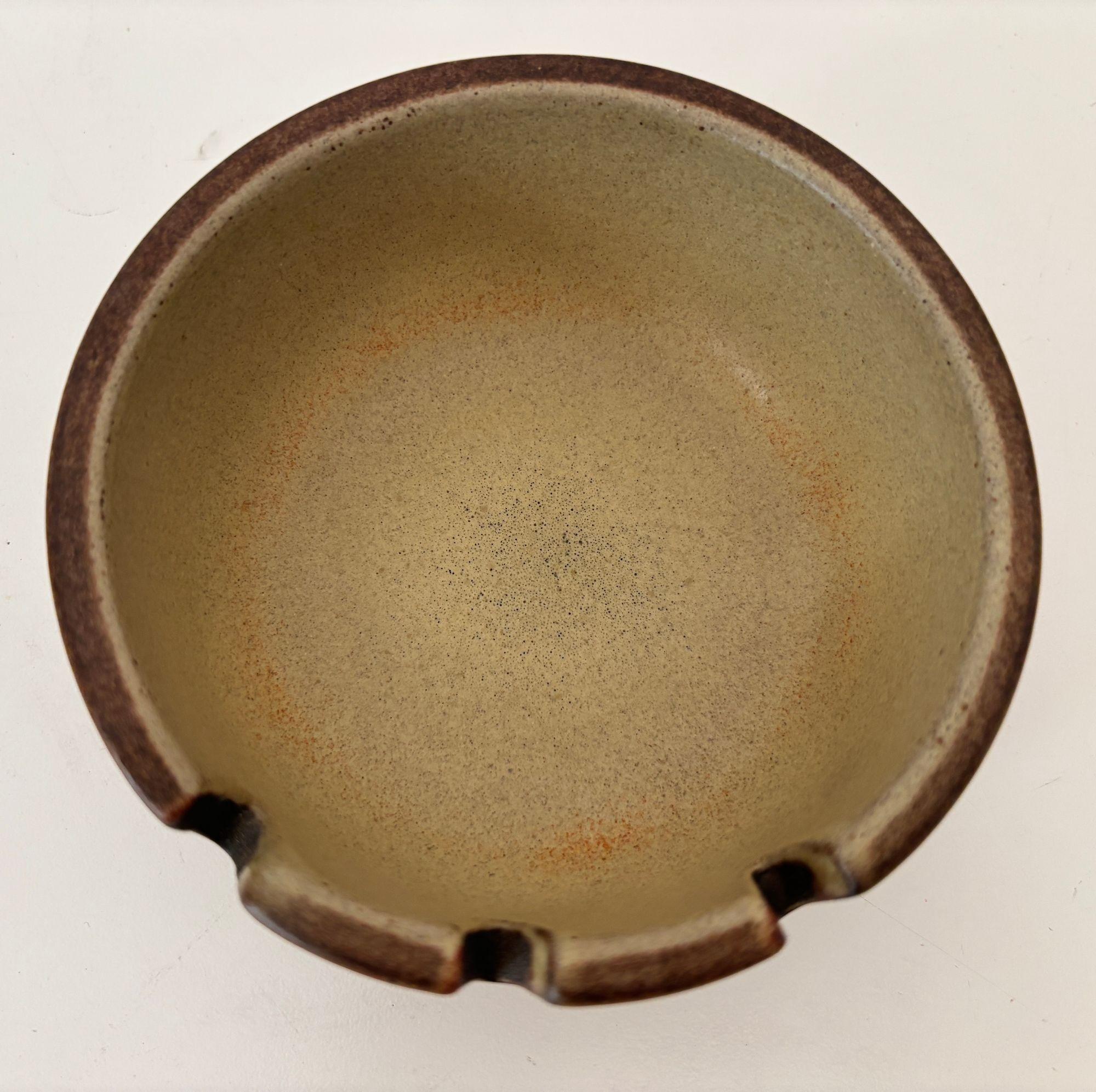 Vintage Mid-Century Modern Braun Keramik Aschenbecher von Edith Heath im Angebot 1