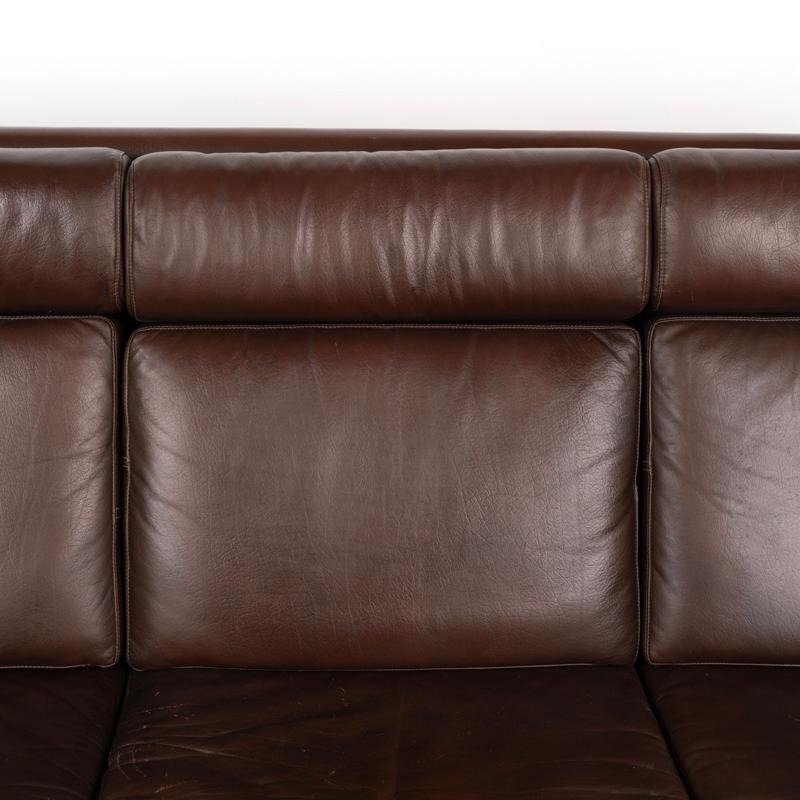 Dreisitzer-Sofa aus braunem Leder aus Dänemark, Moderne der Mitte des Jahrhunderts (20. Jahrhundert) im Angebot