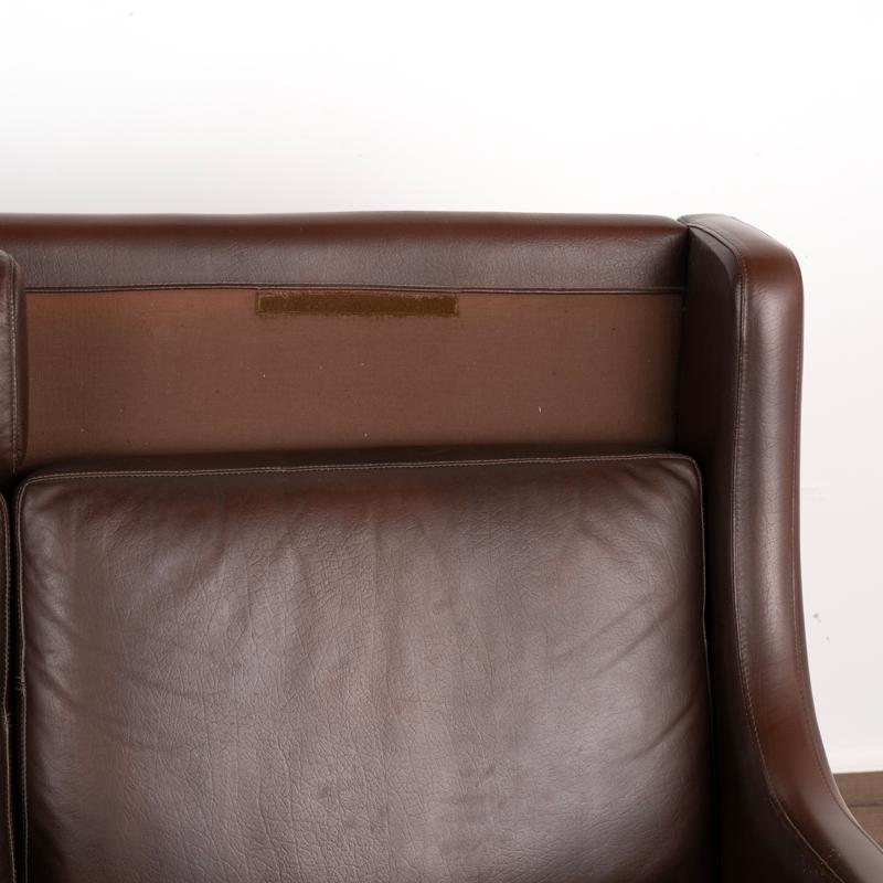 Dreisitzer-Sofa aus braunem Leder aus Dänemark, Moderne der Mitte des Jahrhunderts im Angebot 3