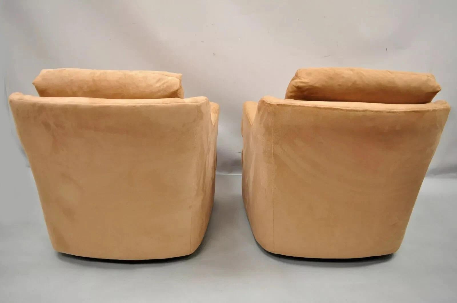 Vintage Mid Century Modern Brown Swivel Lounge Club Chairs - a Pair en vente 3