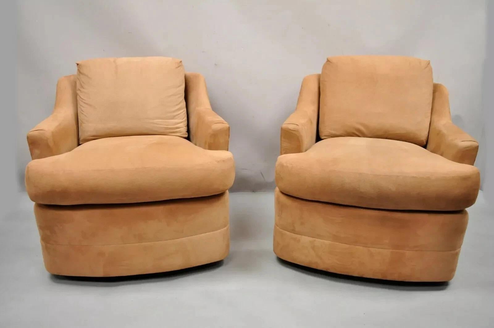 Veuillez nous envoyer un message avec votre code postal pour demander un devis plus raisonnable pour les frais d'expédition aux États-Unis.

Vintage Mid Century Modern Brown Upholstered Swivel Lounge Club Chairs - a Pair. Cet article se caractérise