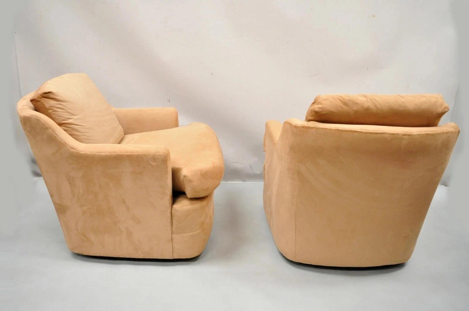 Tissu Vintage Mid Century Modern Brown Swivel Lounge Club Chairs - a Pair en vente