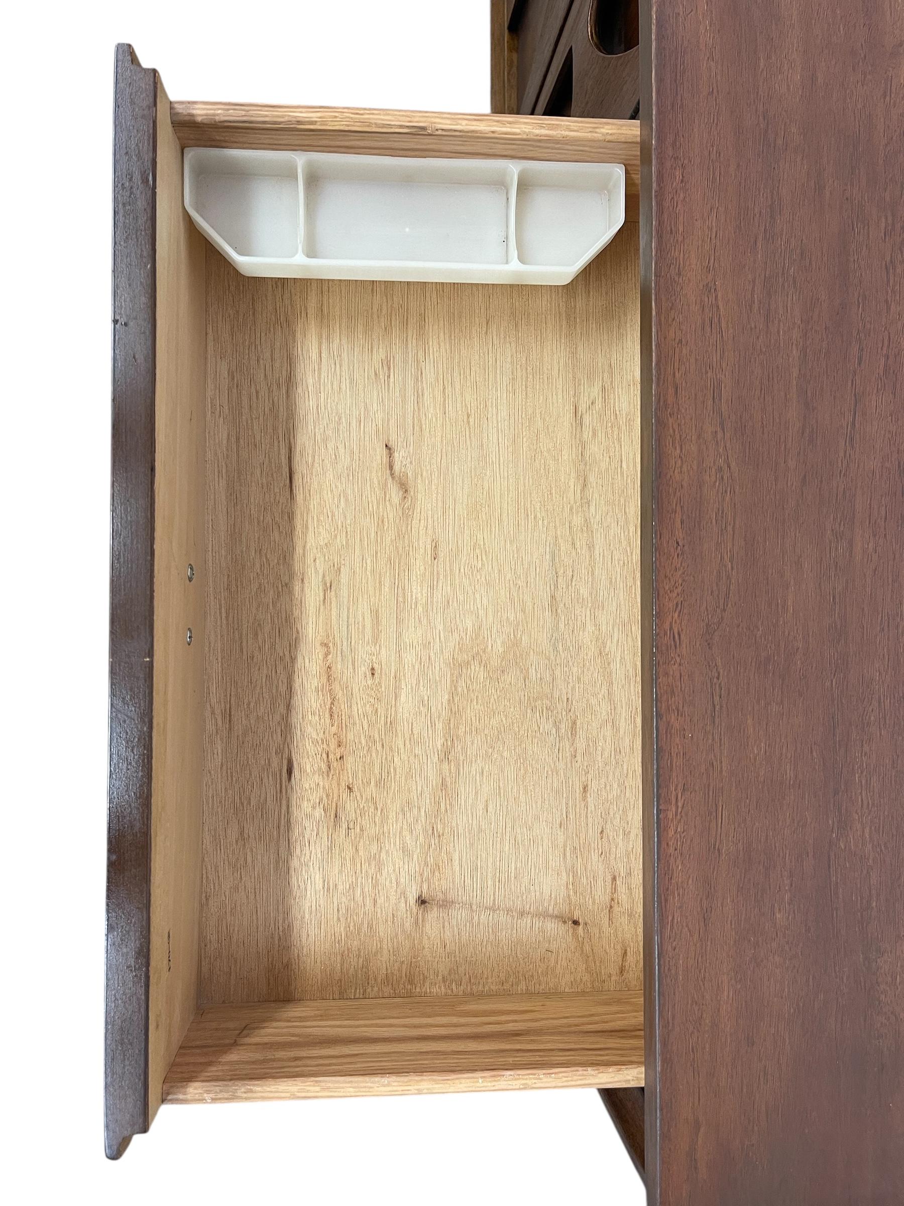 Vintage Mid Century Modern Broyhill Brasilia Cómoda de 9 cajones Nogal macizo en venta 7