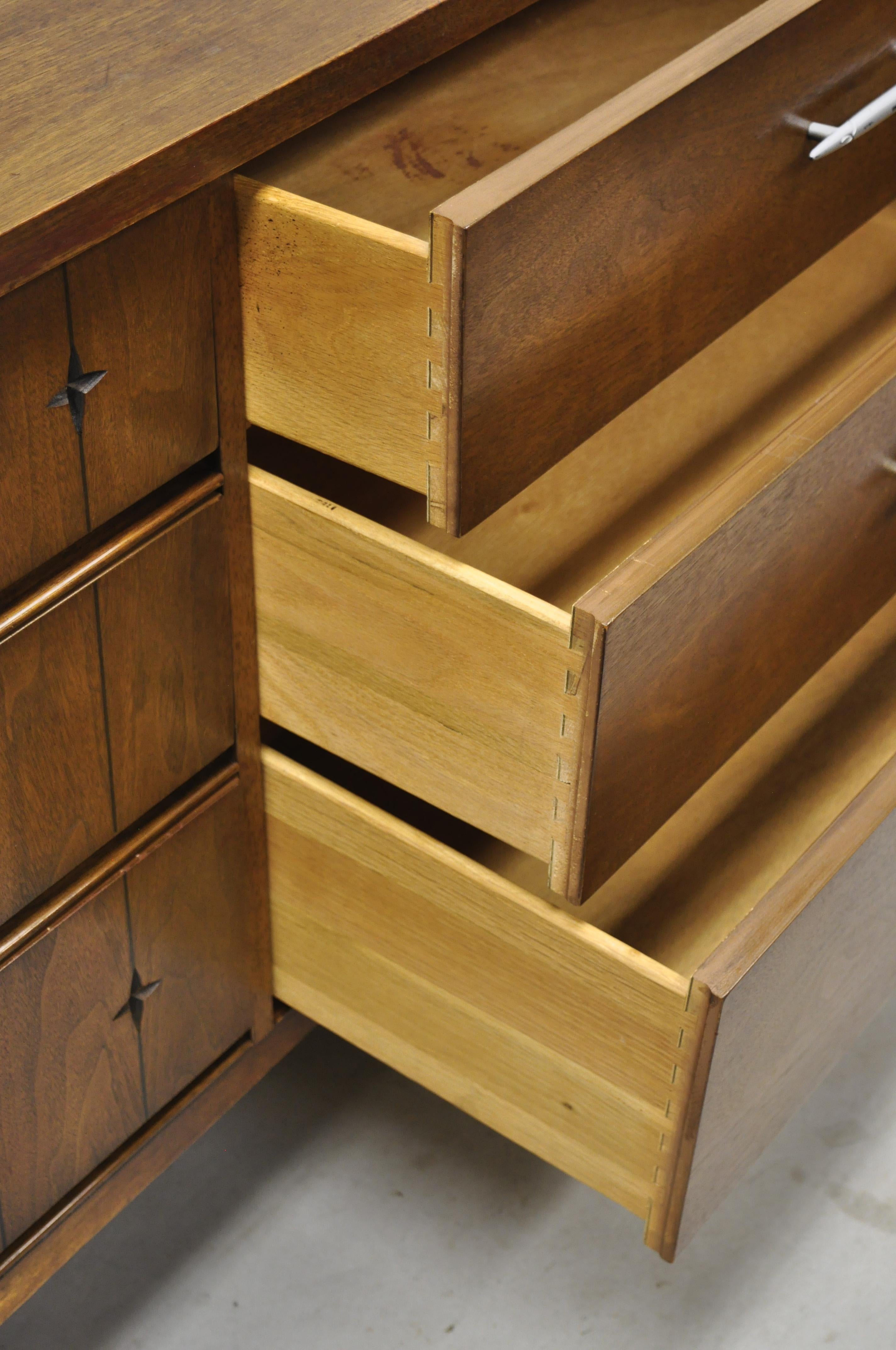 vintage broyhill dresser