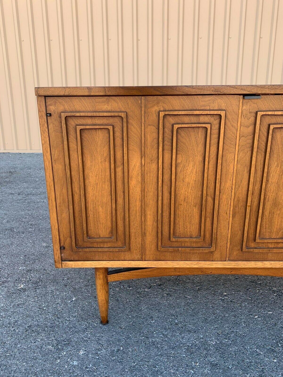 Mid-Century Modern Mid Century Modern Broyhill Sculptra Entry Cabinet or Small Credenza