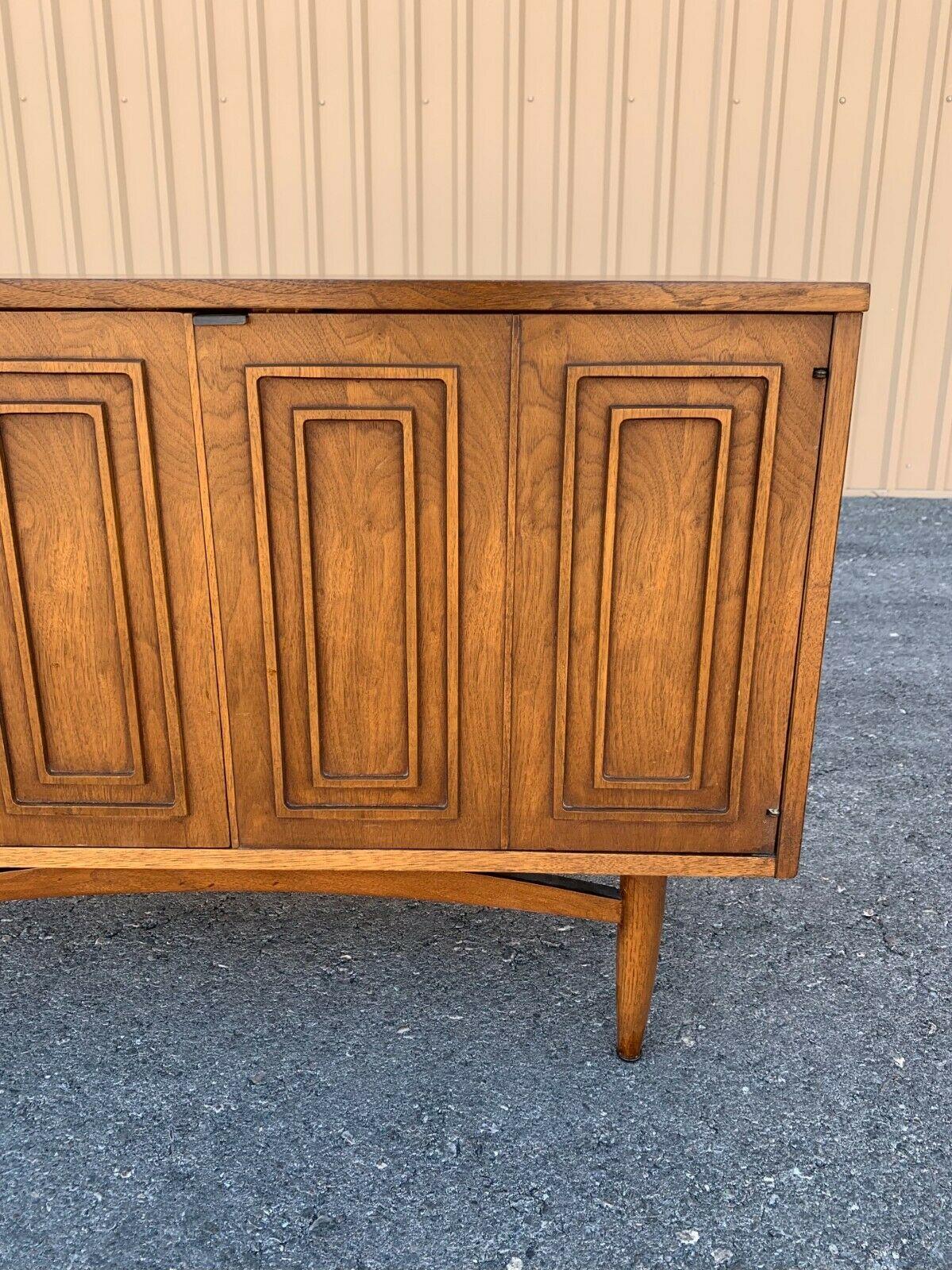 North American Mid Century Modern Broyhill Sculptra Entry Cabinet or Small Credenza