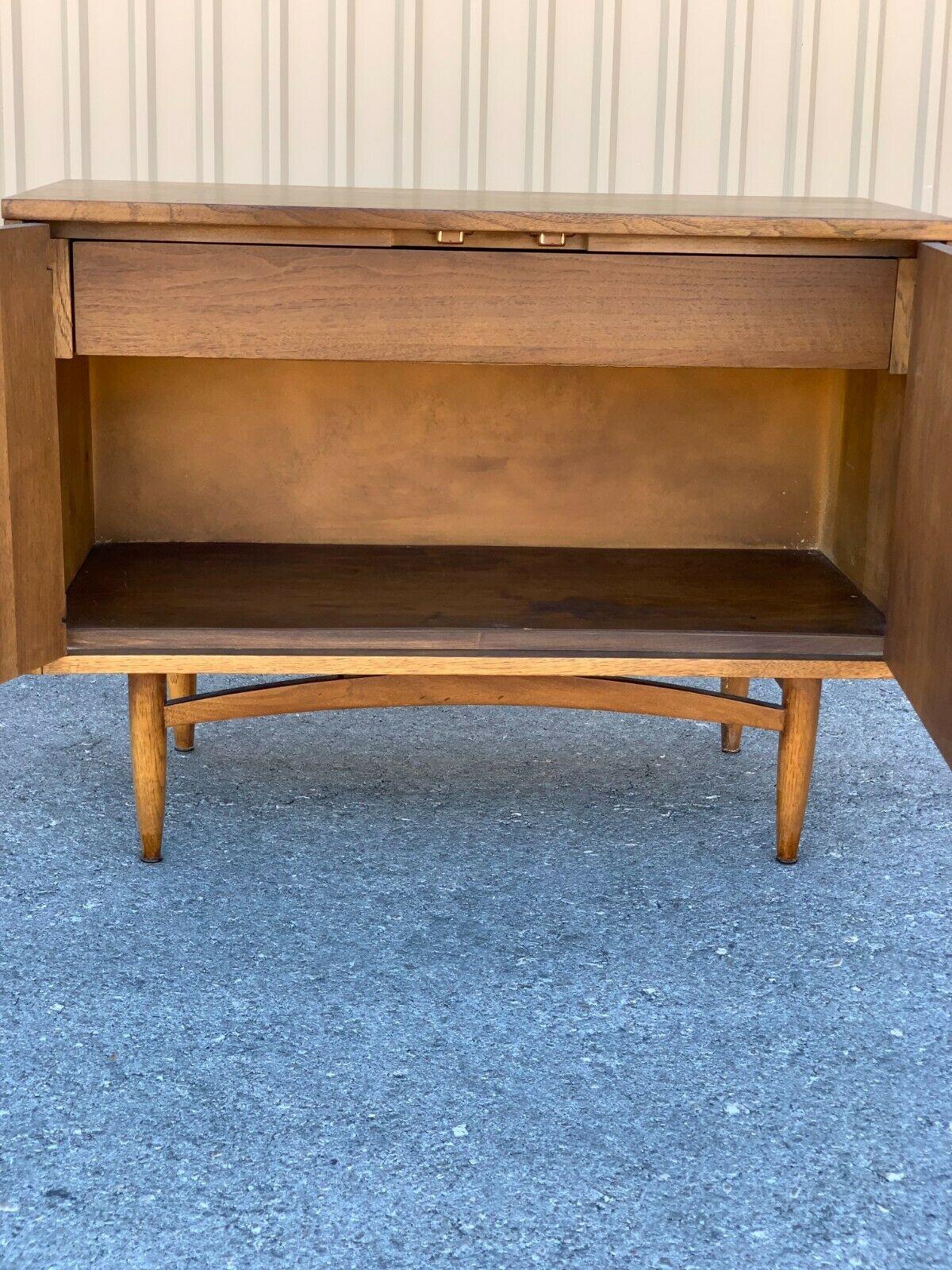 Mid Century Modern Broyhill Sculptra Entry Cabinet or Small Credenza 1