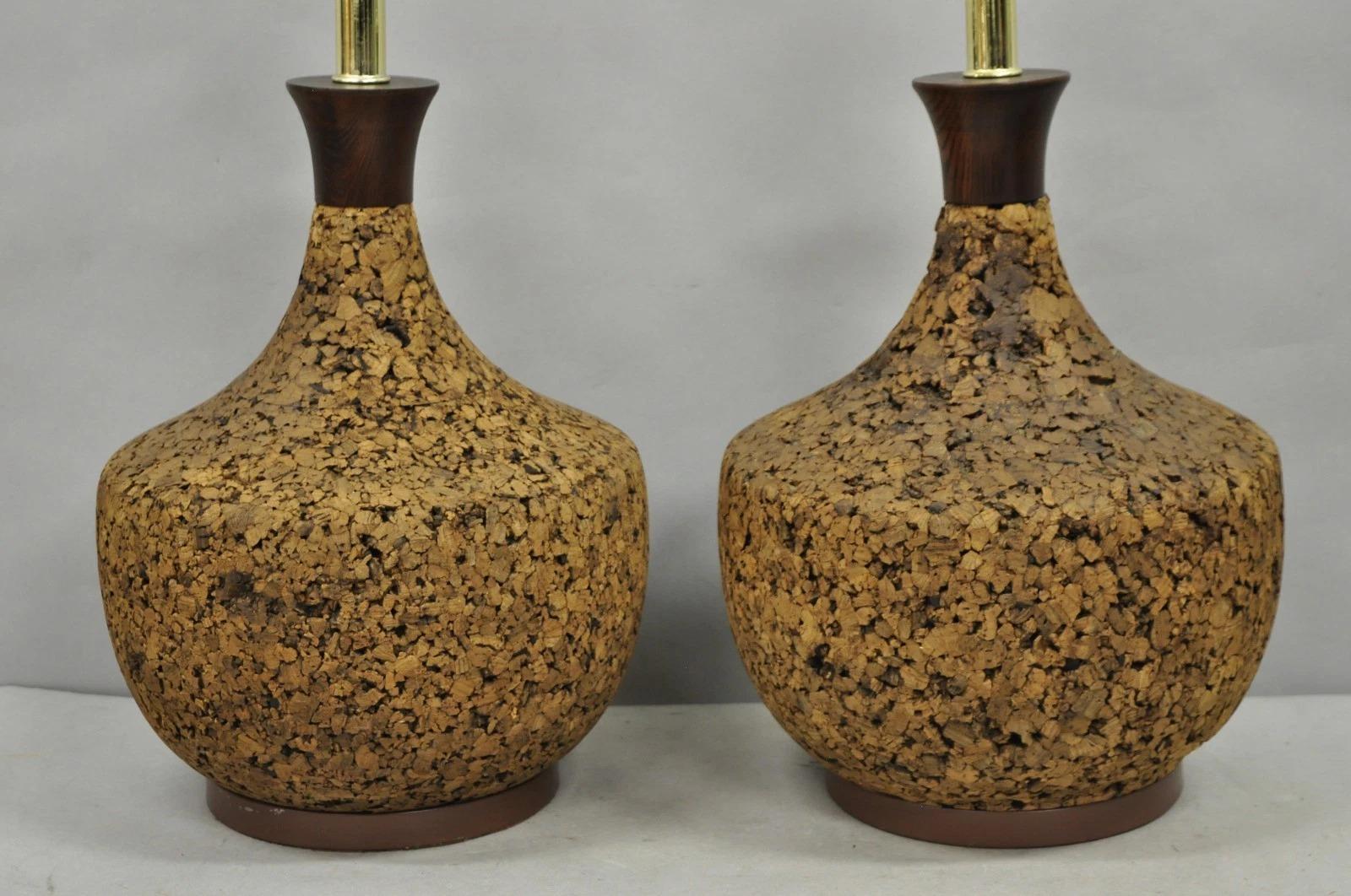 Mid-Century Modern Paire de lampes de table sculpturales en liège et Wood Vintage Mid Century Modern Bulbous en vente