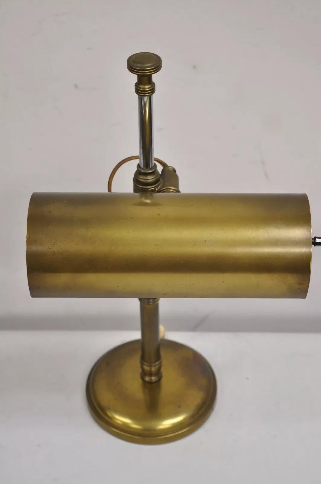 Lampada da tavolo da banco girevole in ottone brunito del Mid Century Modern Vintage in vendita 5