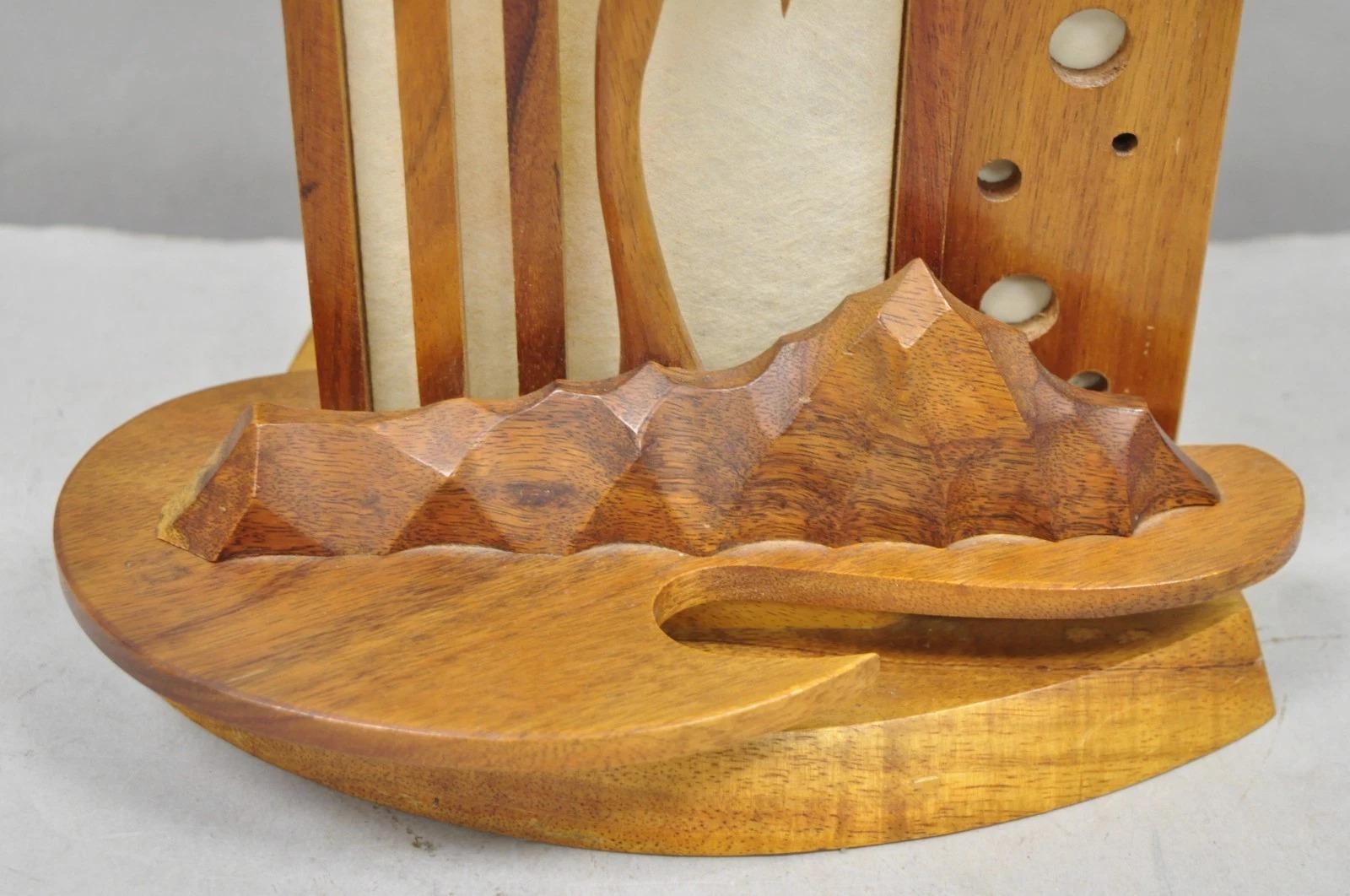 Vintage Mid Century Modern Carved Hawaiian Koa Wood Palm Tree Tiki Table Lamp siglo XX en venta