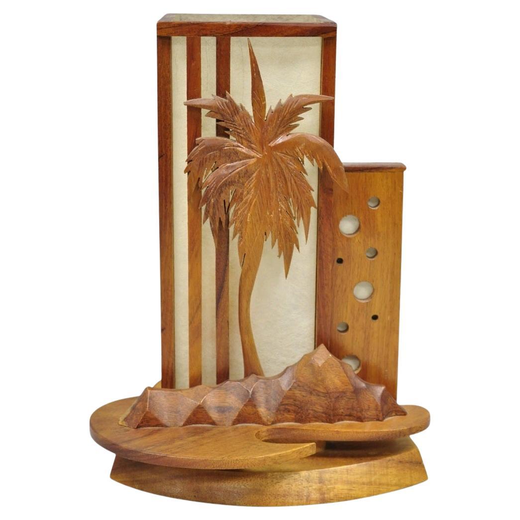 Vintage Mid Century Modern Carved Hawaiian Koa Wood Palm Tree Tiki Table Lamp en venta