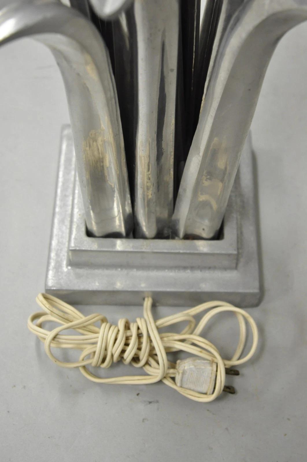 Vintage Mid Century Modern Cast Aluminum Palm Leaf Metal Sculptural Table Lamp For Sale 5