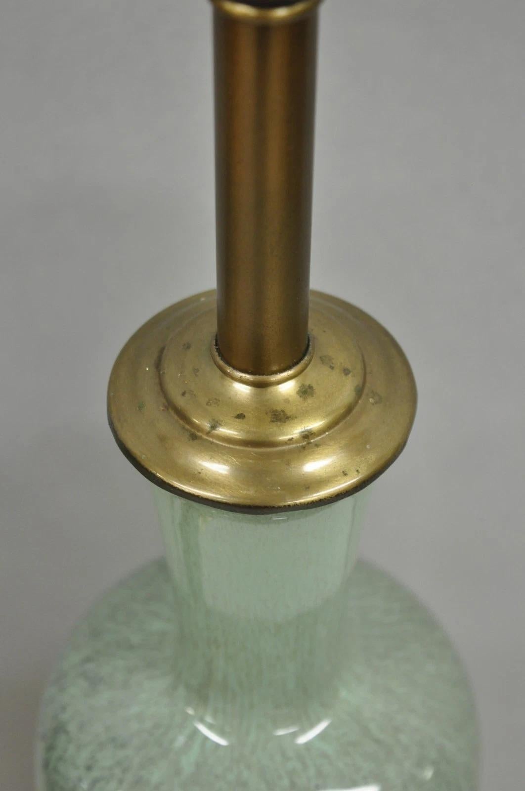 Vintage Mid Century Modern Celadon Grün Porzellan Sinuous Urn Tischlampe - Paar im Angebot 1